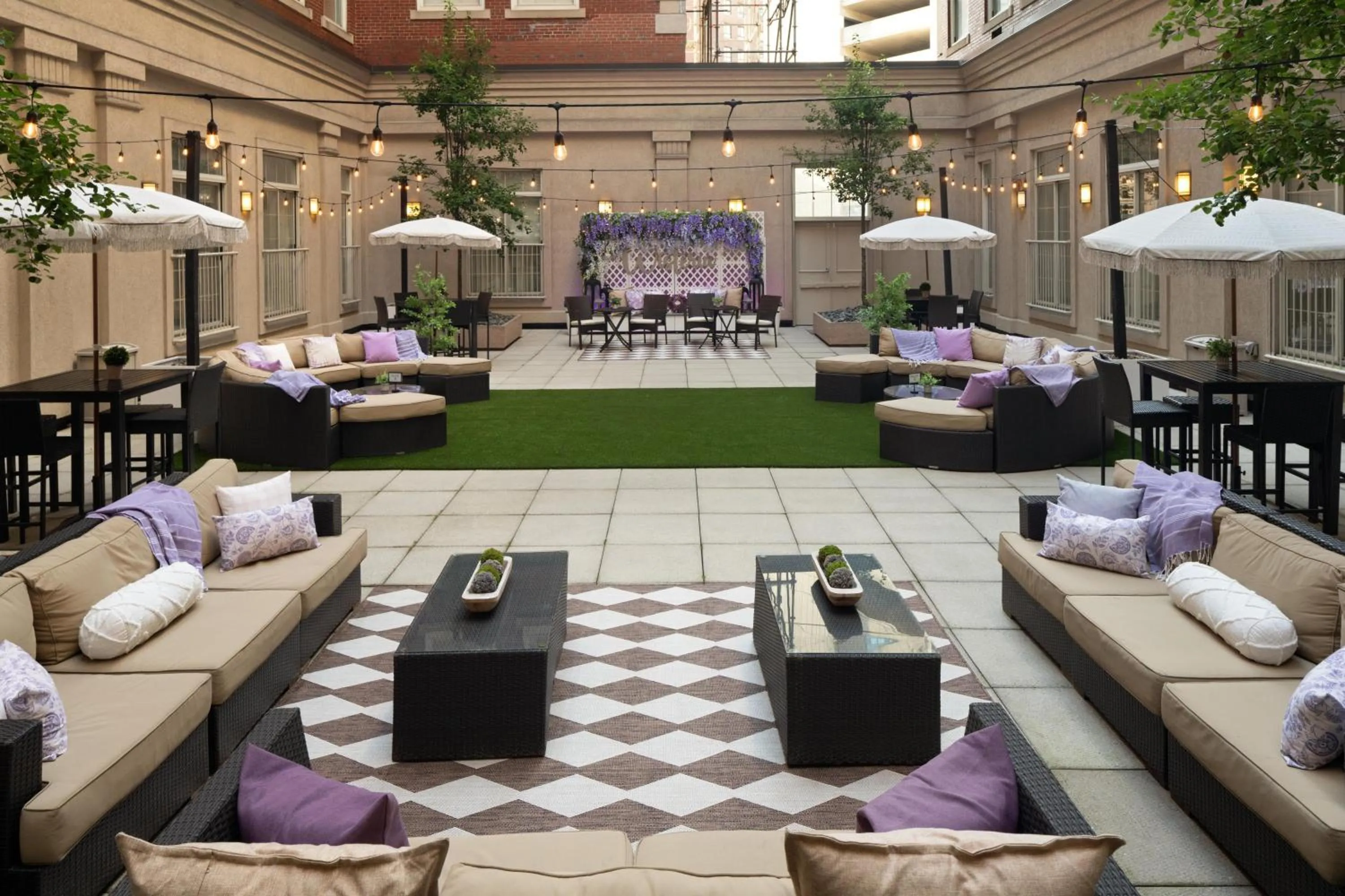 Inner courtyard view in DoubleTree by Hilton Hotel Boston - Downtown