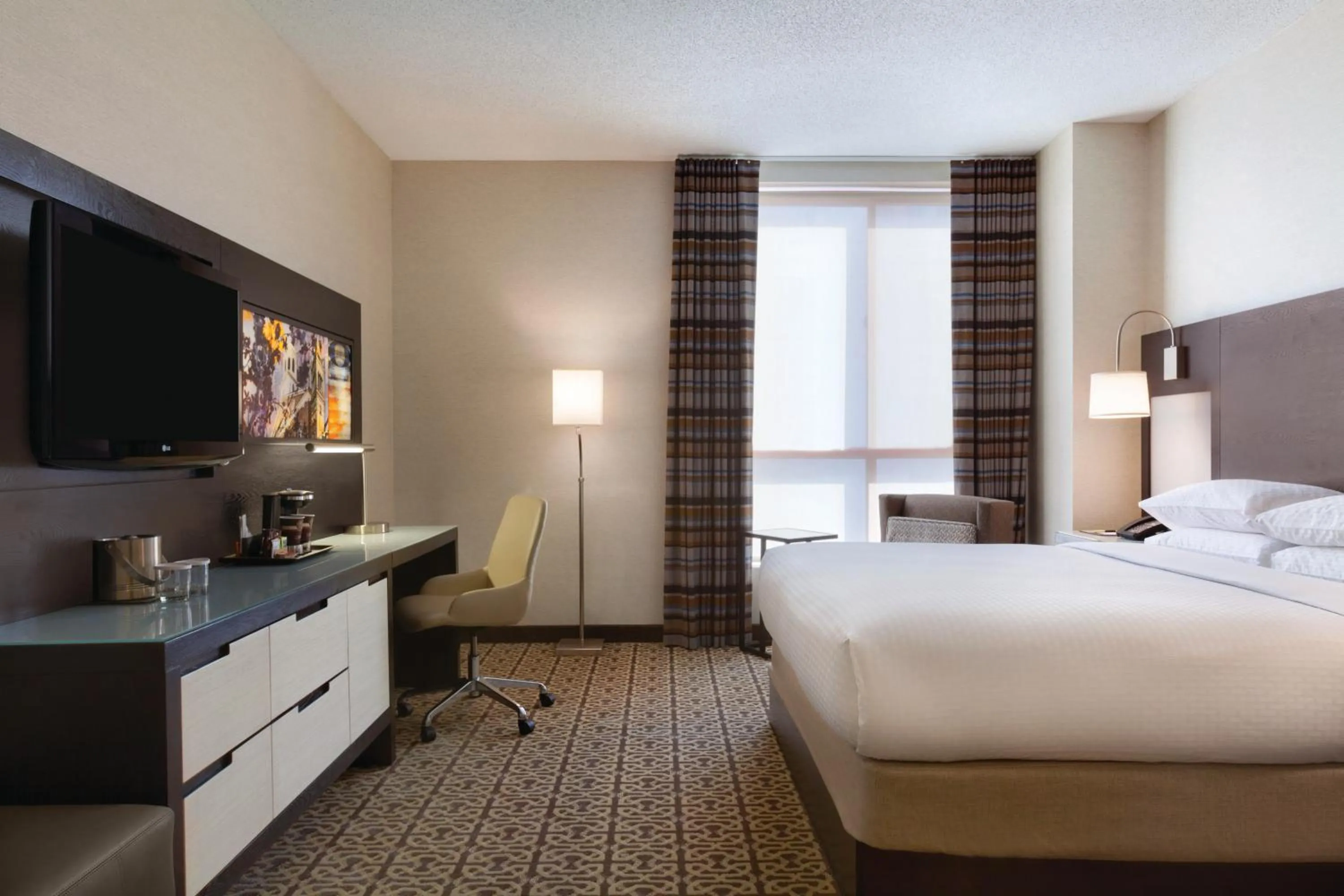 Bed in DoubleTree by Hilton Hotel Boston - Downtown