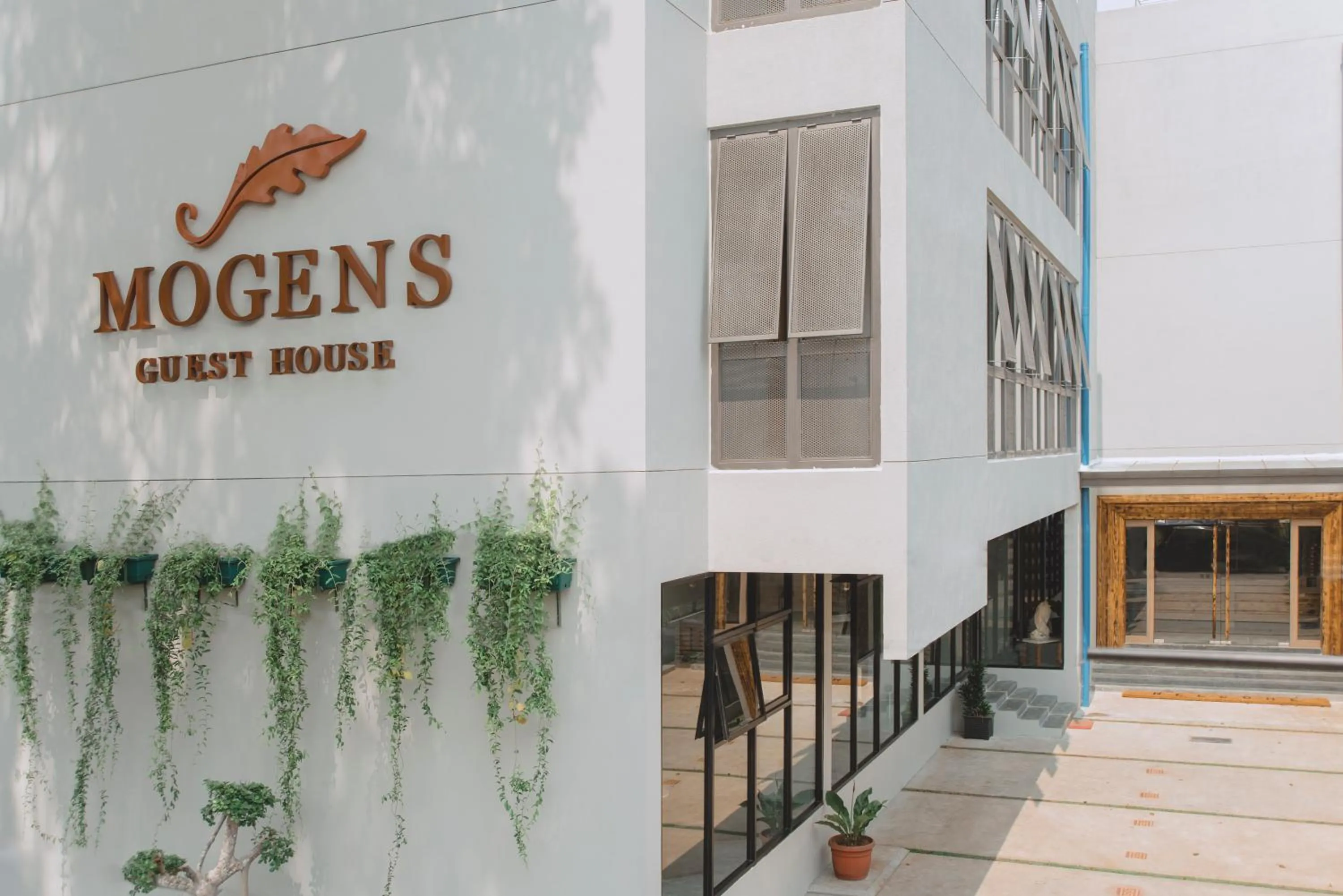 Facade/entrance in Mogens Guesthouse