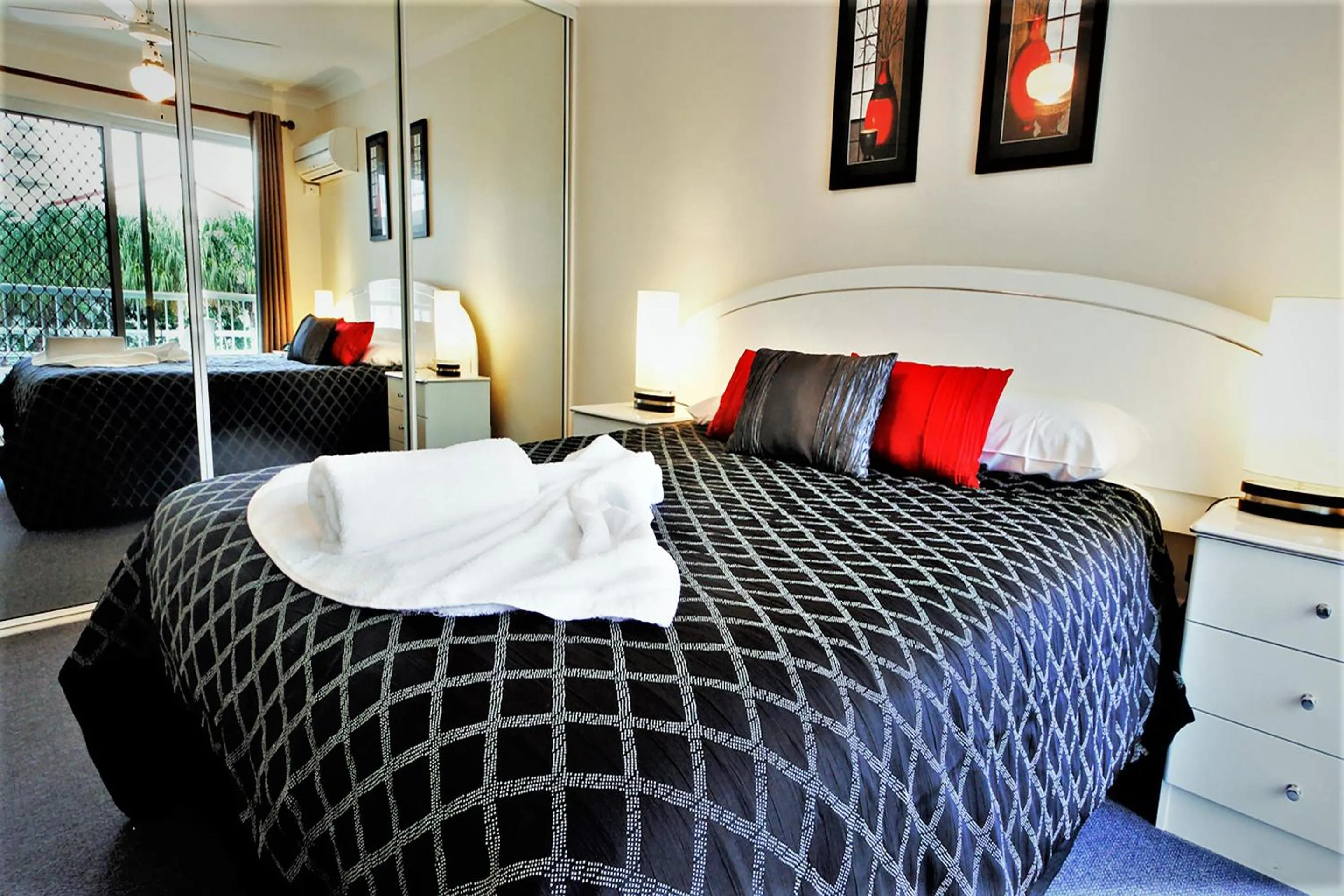 Bed in Key Largo Holiday Apartments