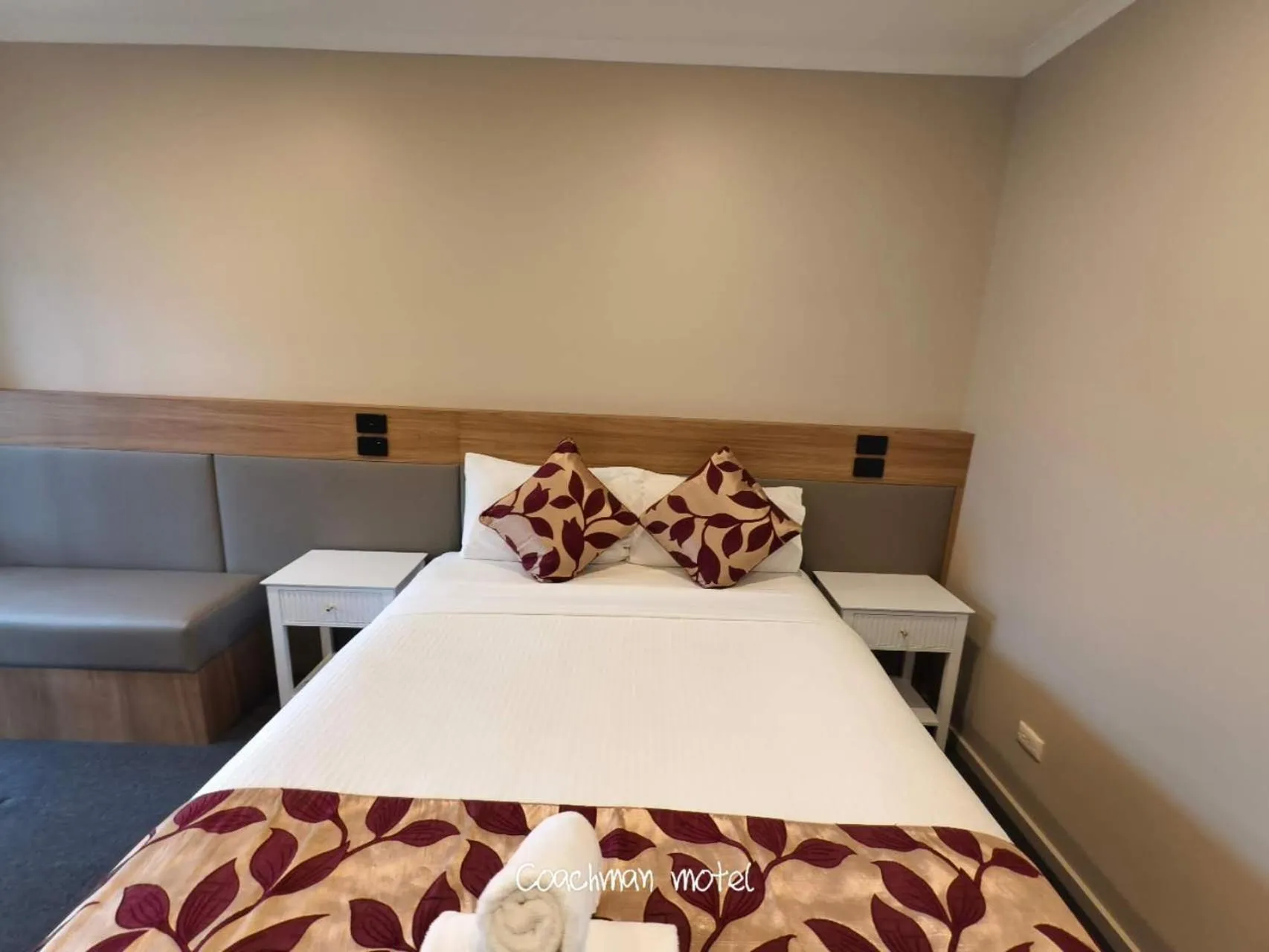 Bed in Coachman Motel and Holiday Units