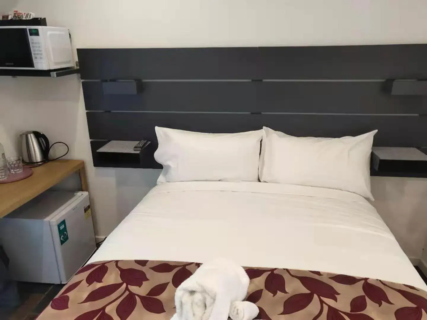 Bed in Coachman Motel and Holiday Units Bed in Coachman Motel and Holiday Units