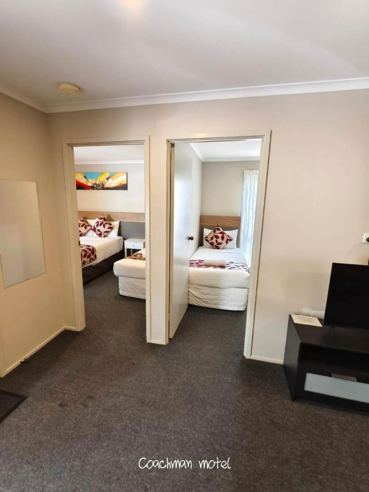 Bed in Coachman Motel and Holiday Units