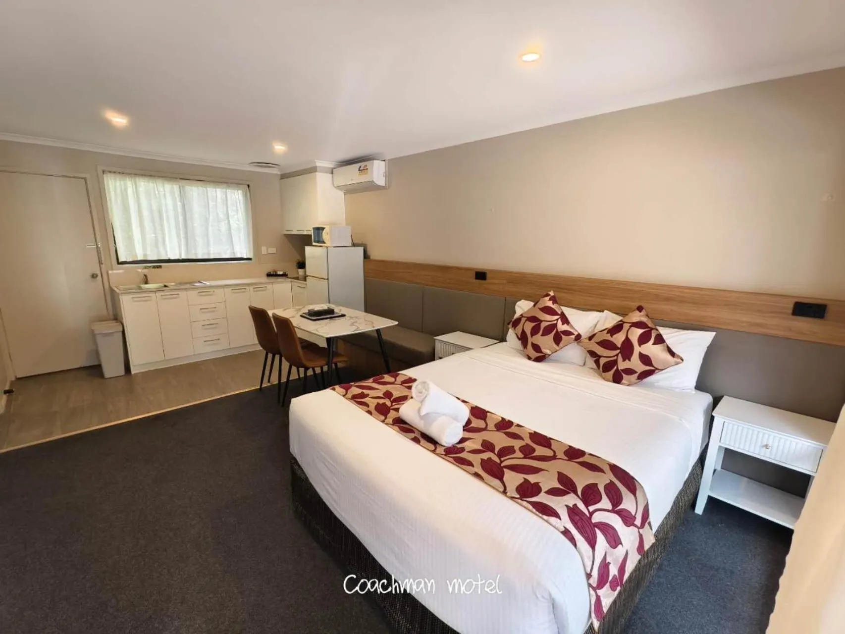 Bed in Coachman Motel and Holiday Units