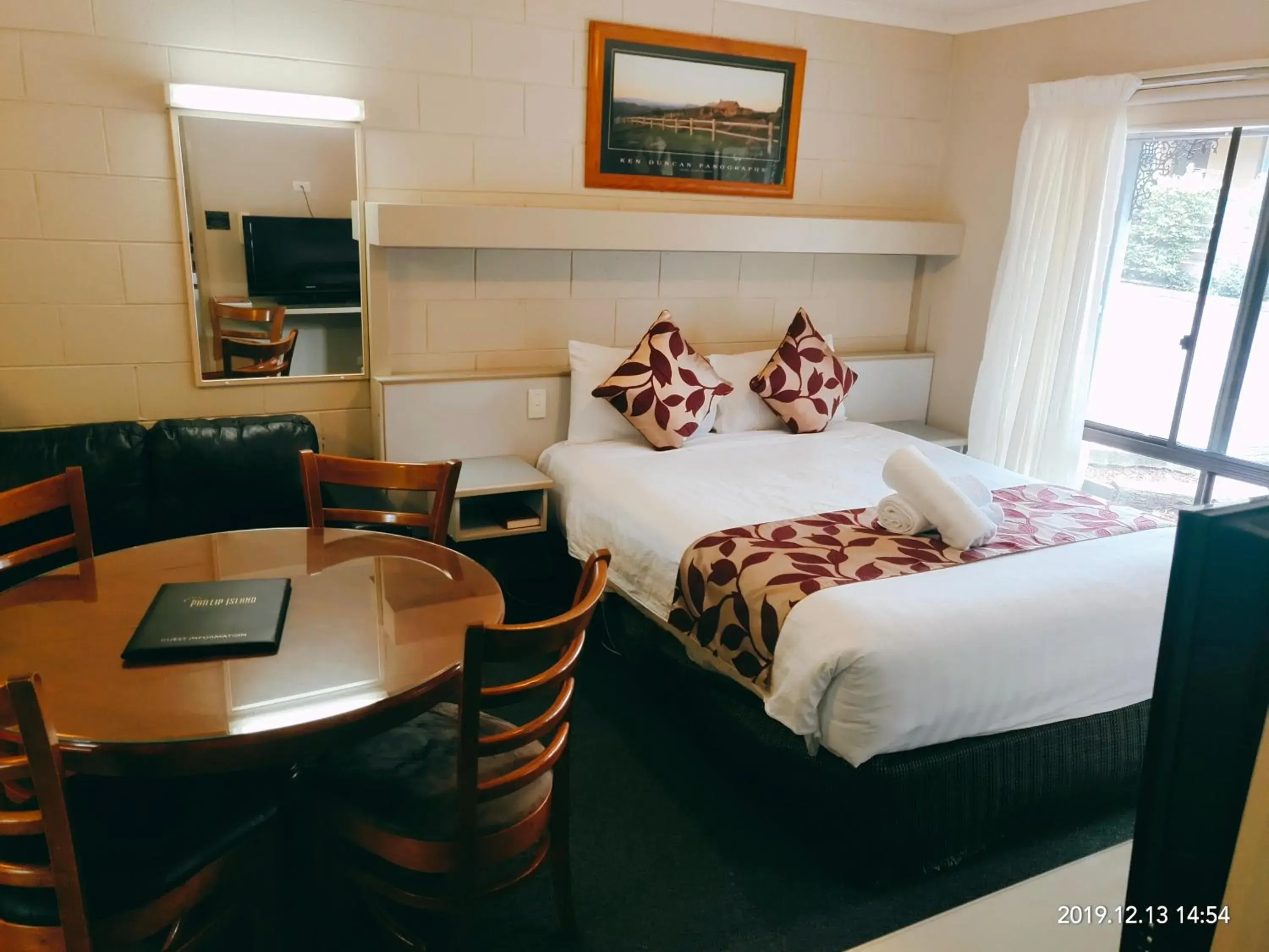 Bed in Coachman Motel and Holiday Units Bed in Coachman Motel and Holiday Units