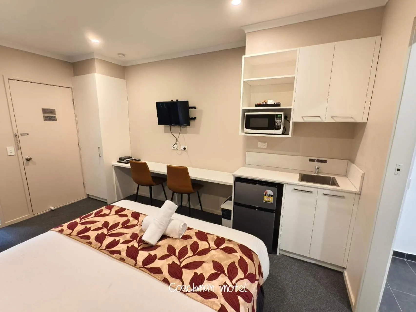 Bed in Coachman Motel and Holiday Units