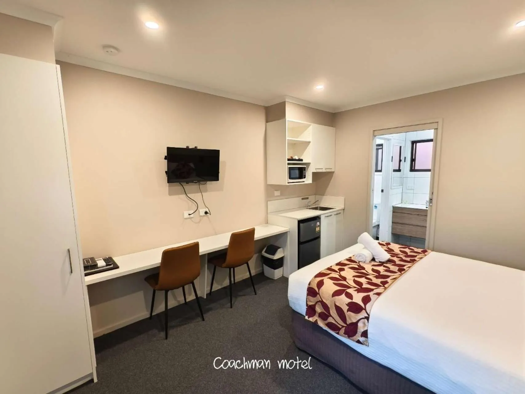 Bed in Coachman Motel and Holiday Units