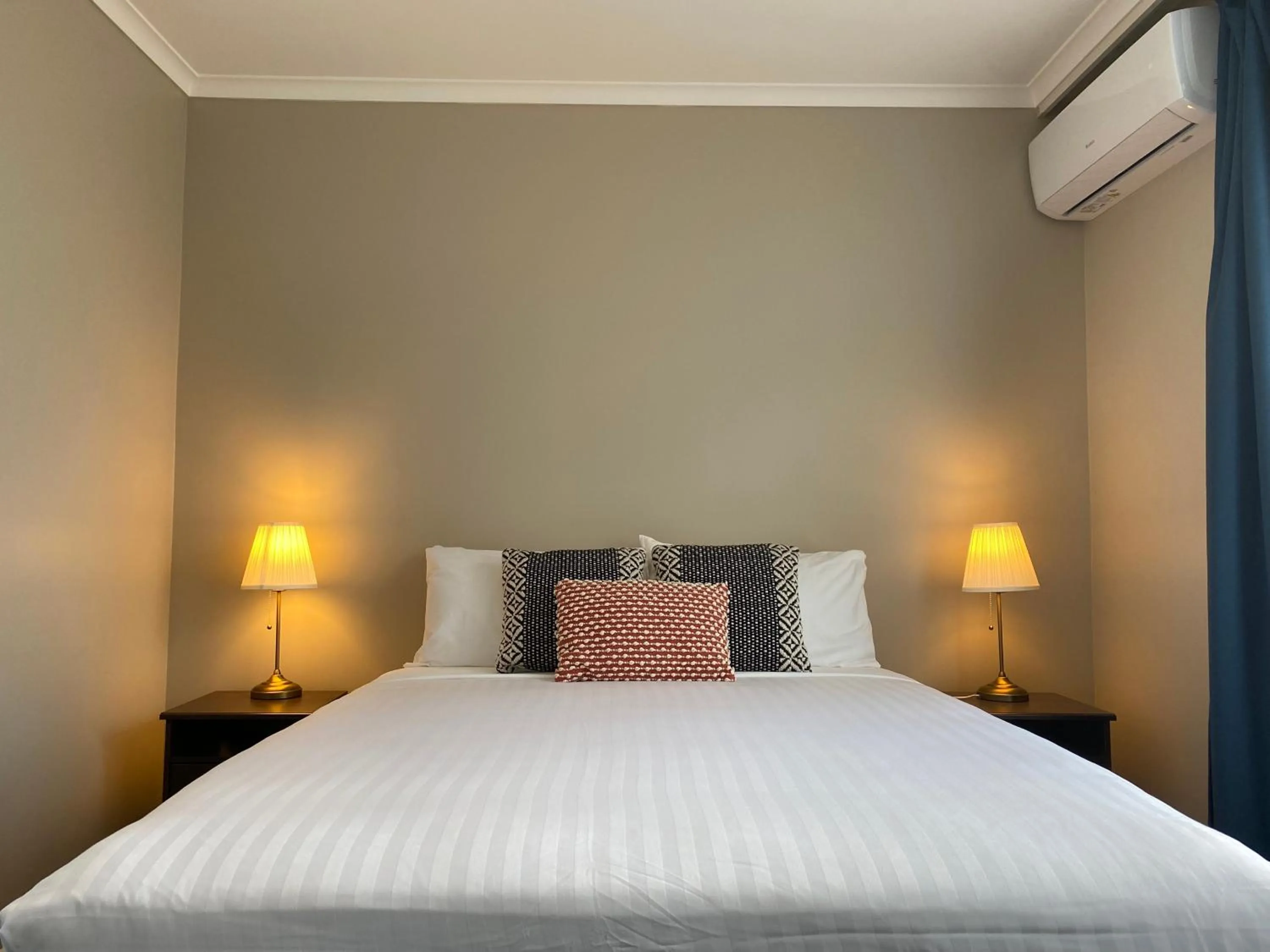 Bed in Coachman Motel and Holiday Units