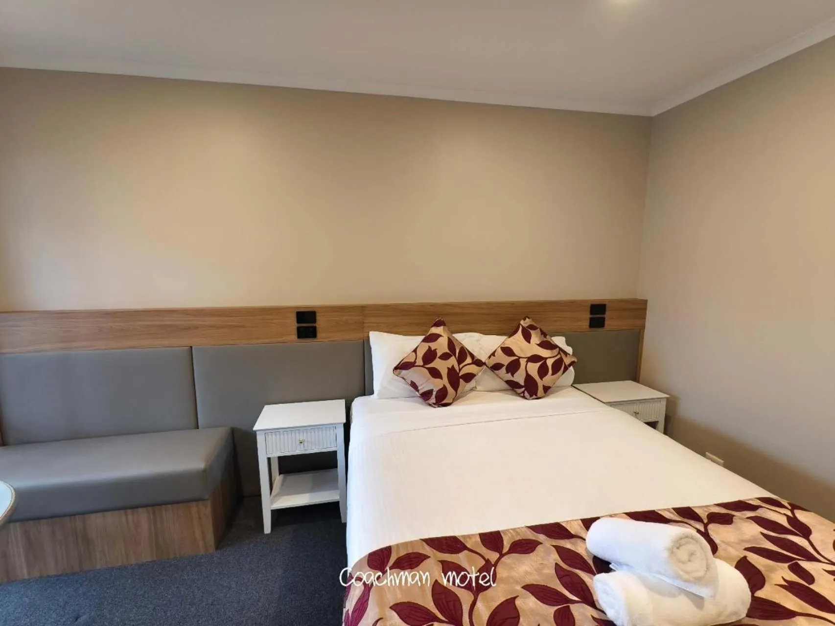 Bed in Coachman Motel and Holiday Units