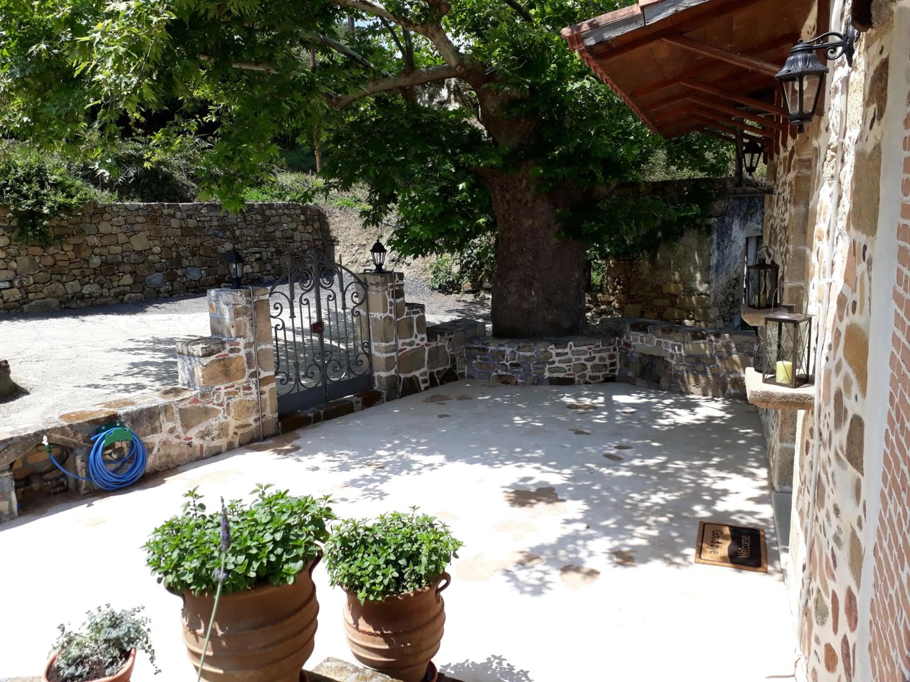 Patio in Traditional House Koukounara