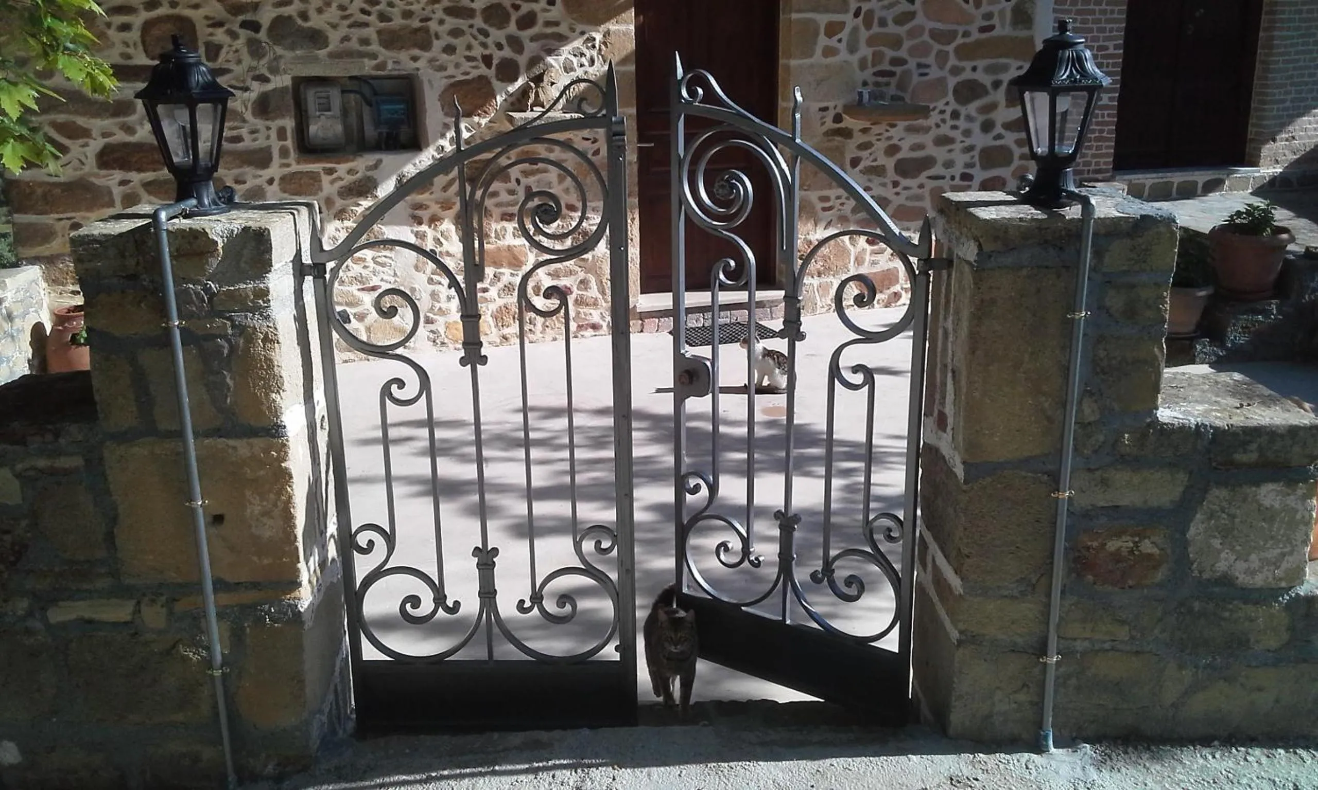 Facade/entrance in Traditional House Koukounara