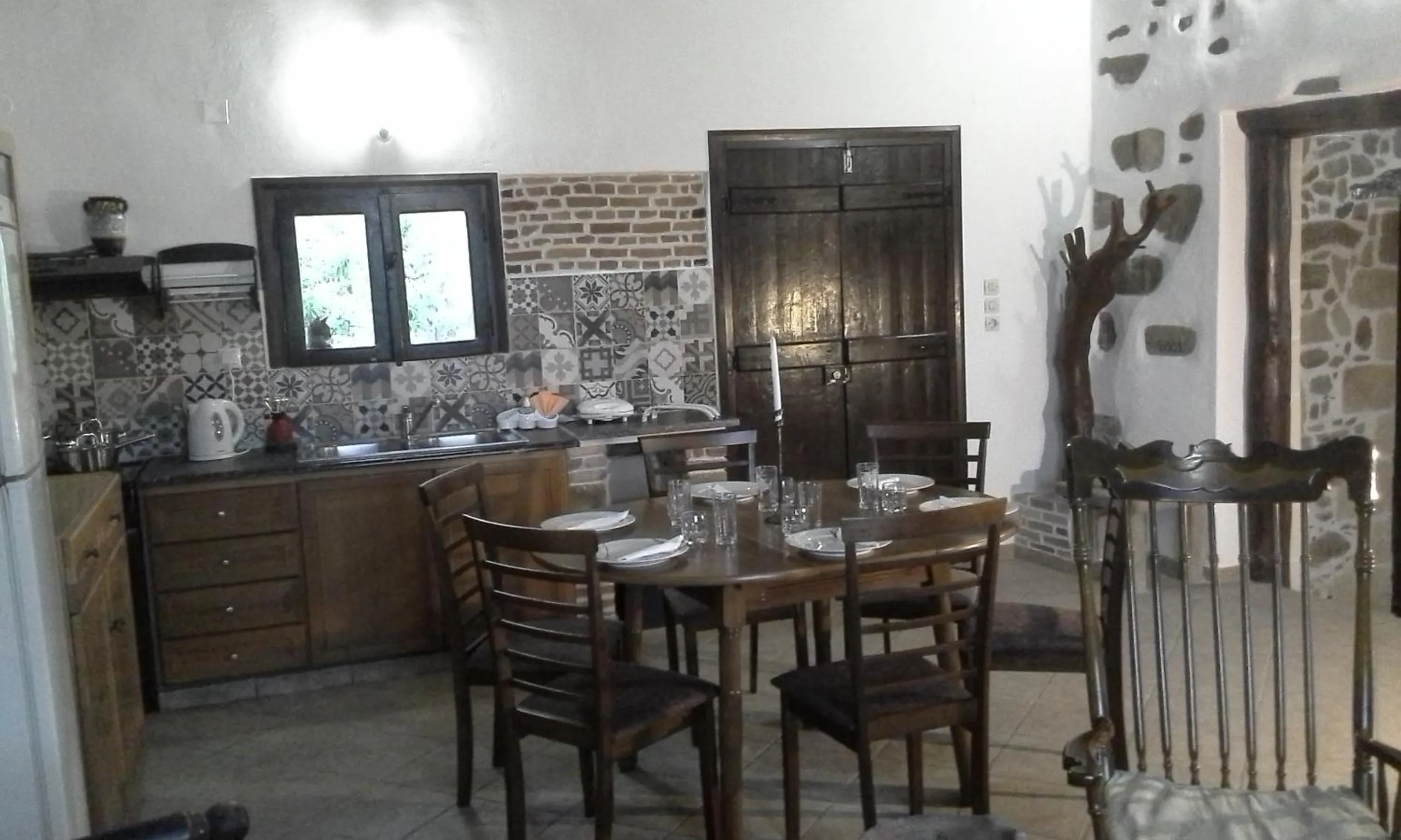 Kitchen or kitchenette in Traditional House Koukounara
