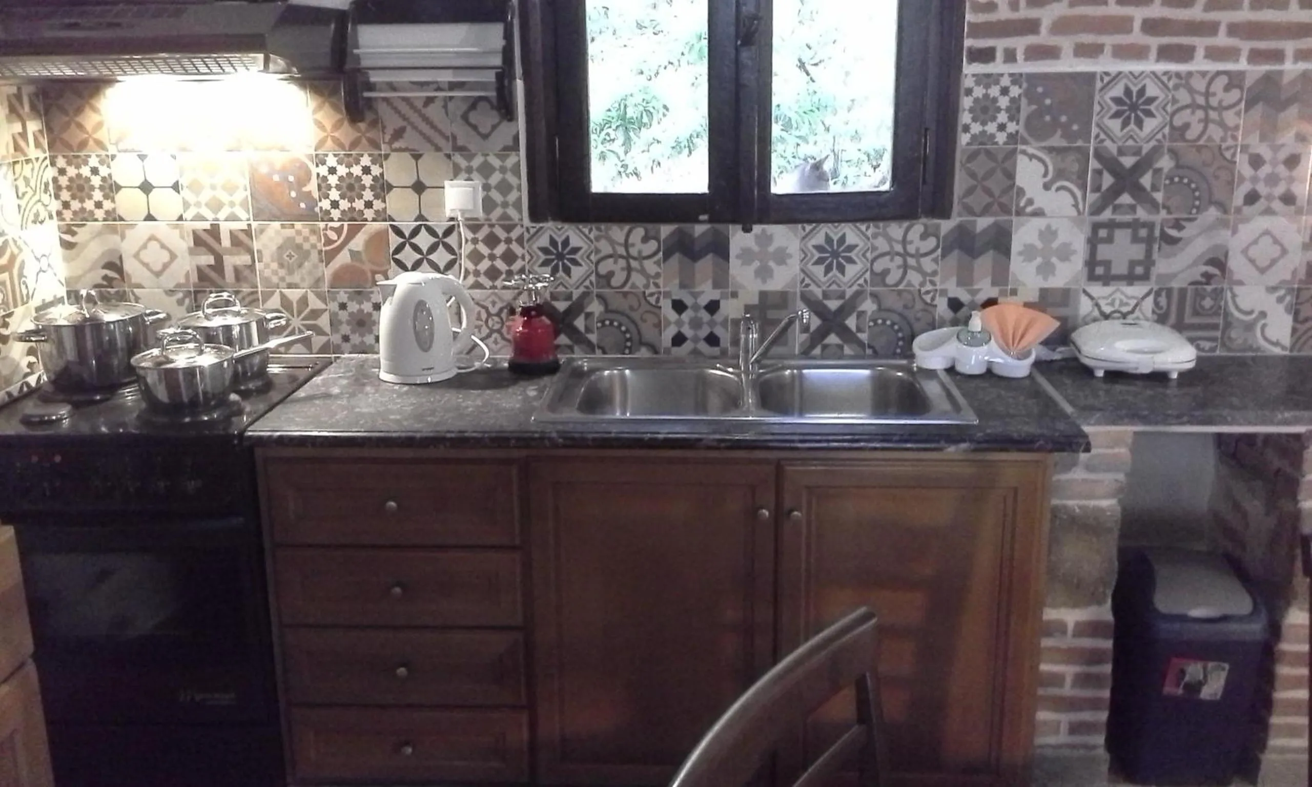 Kitchen or kitchenette in Traditional House Koukounara