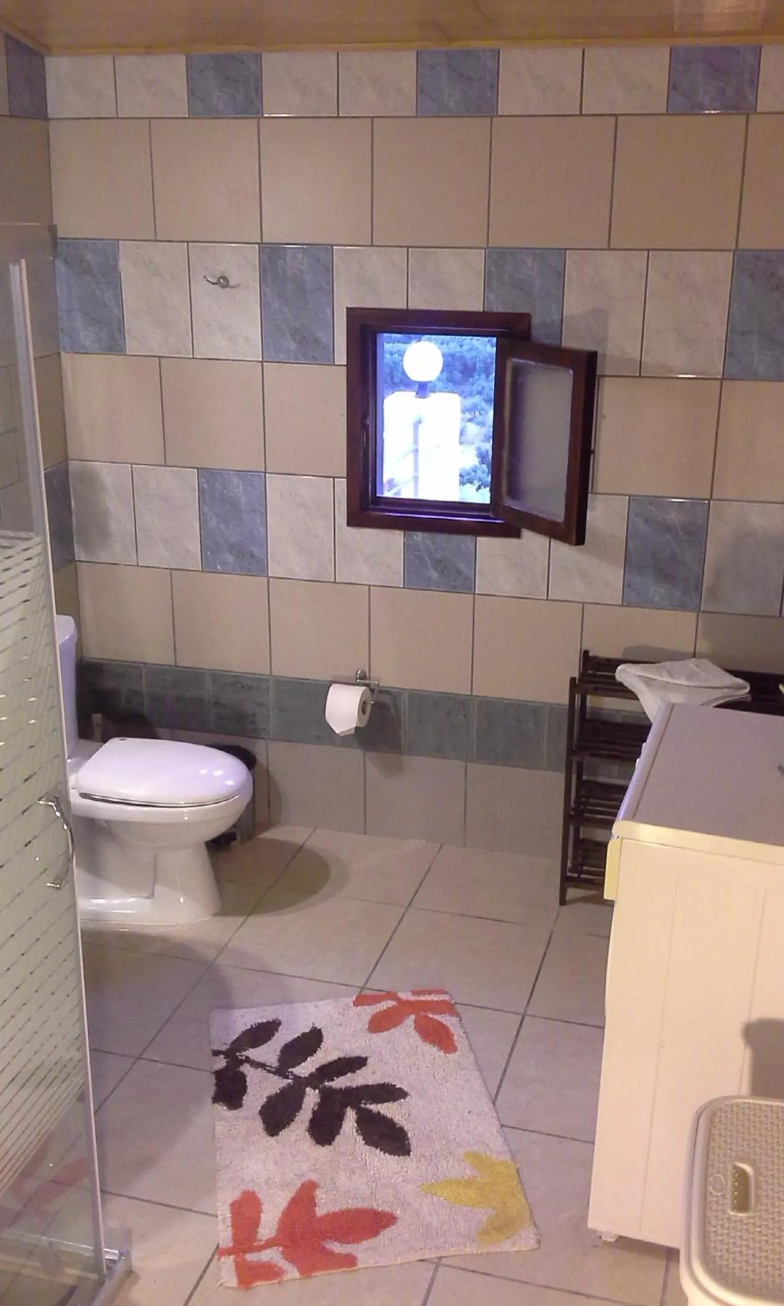 Shower in Traditional House Koukounara