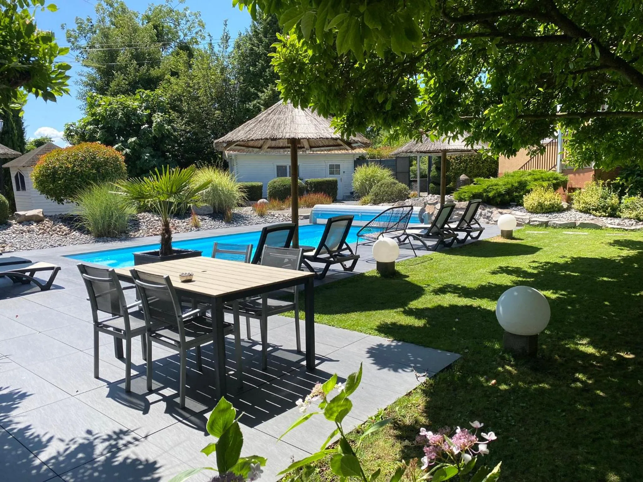 Swimming pool in Les Rives des Habsbourg