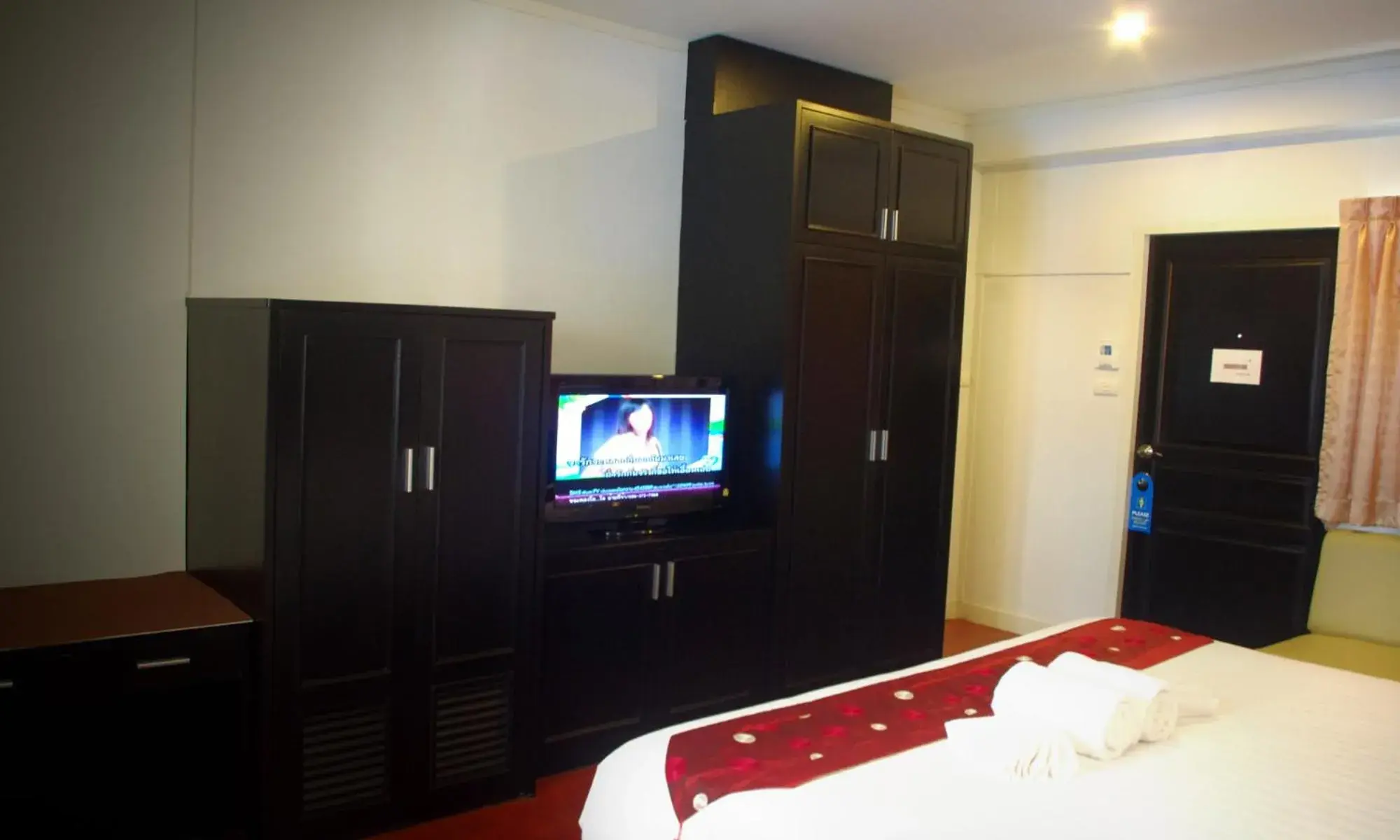 wardrobe, Bed in Nautical Inn wardrobe, Bed in Nautical Inn