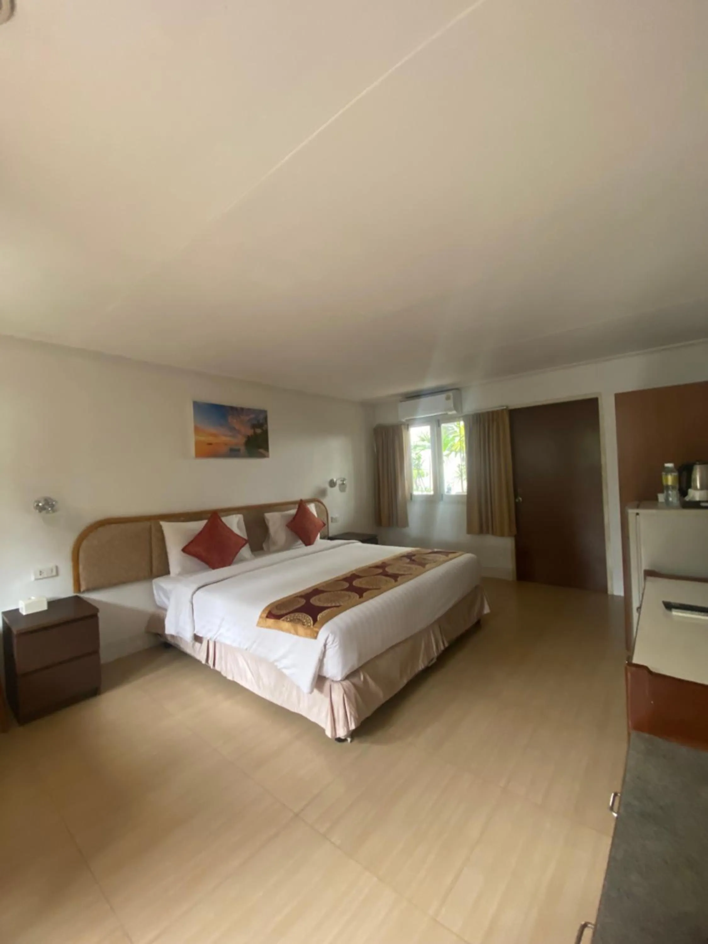 Photo of the whole room, Bed in Nautical Inn