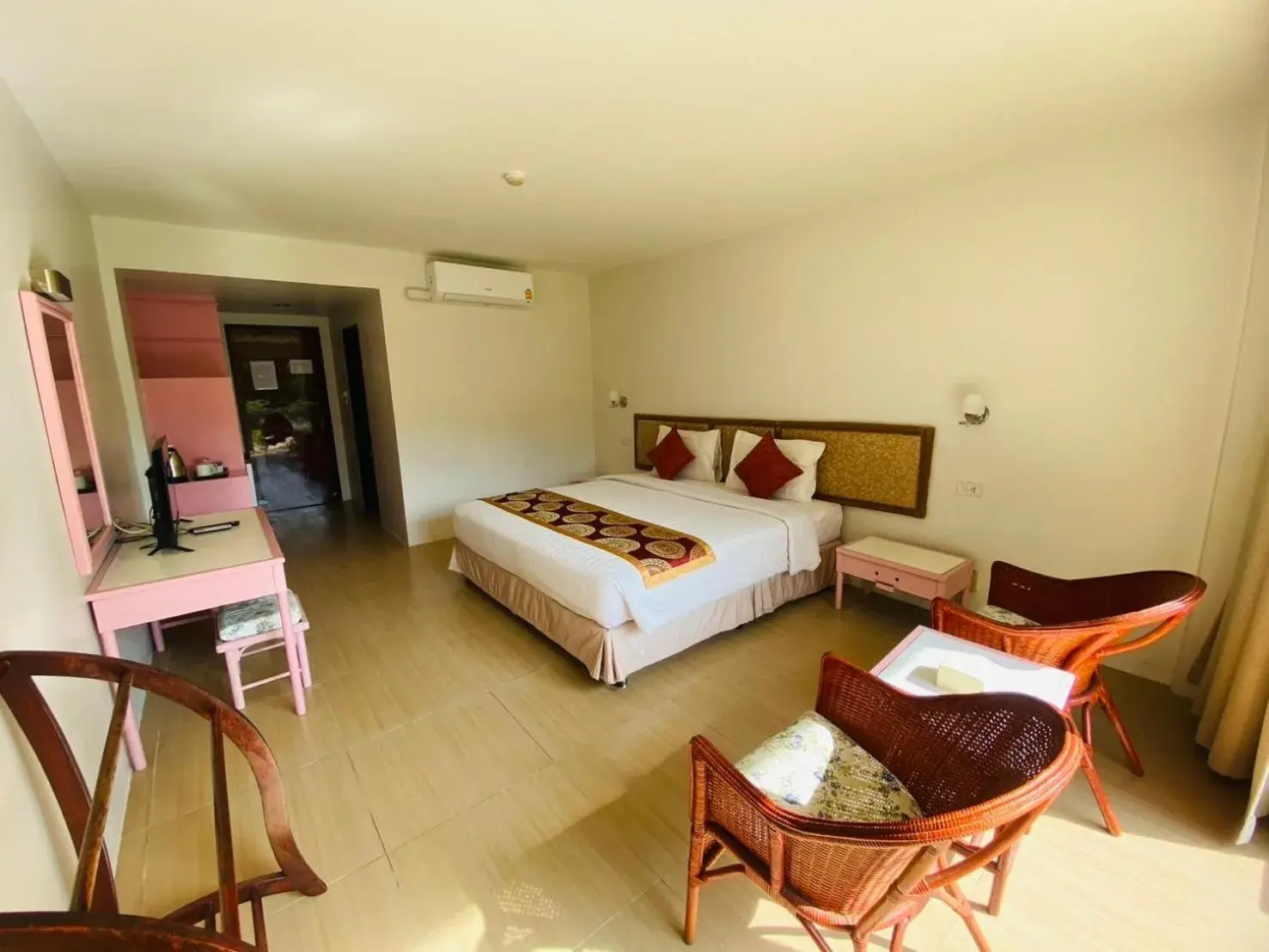 Photo of the whole room, Bed in Nautical Inn Photo of the whole room, Bed in Nautical Inn