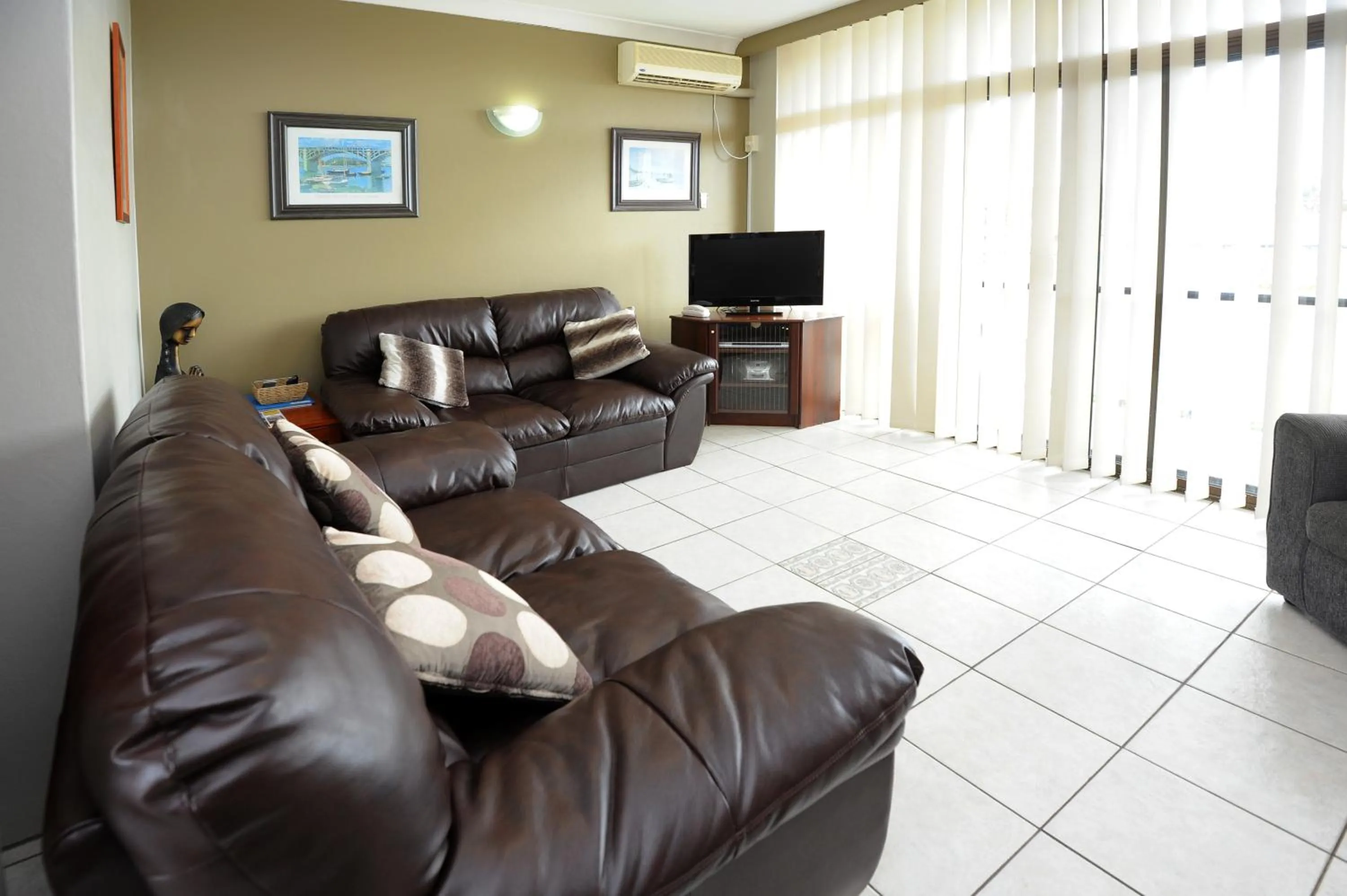 Living room in The Tahitian