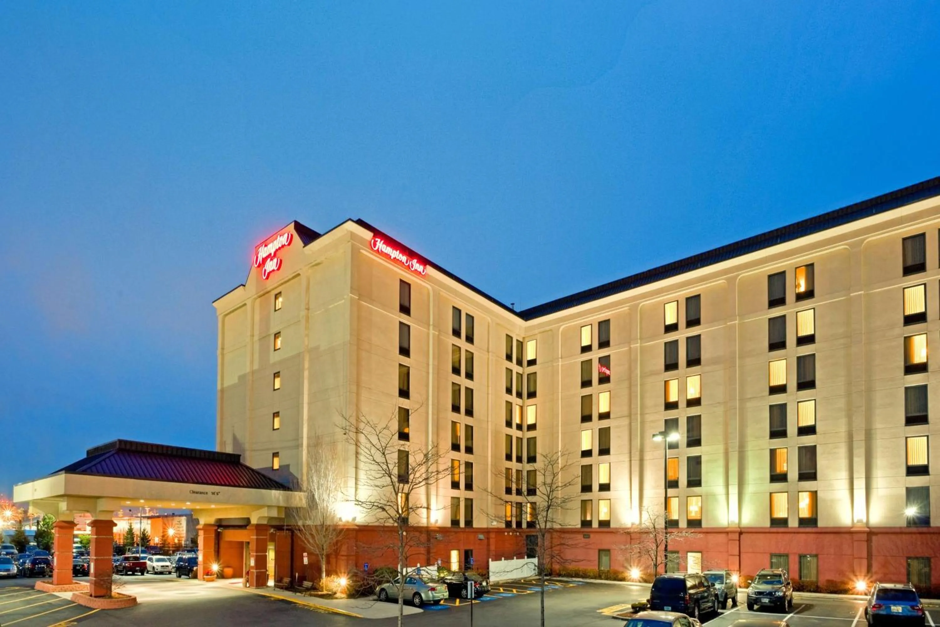 Property building in Hampton Inn Boston Logan Airport
