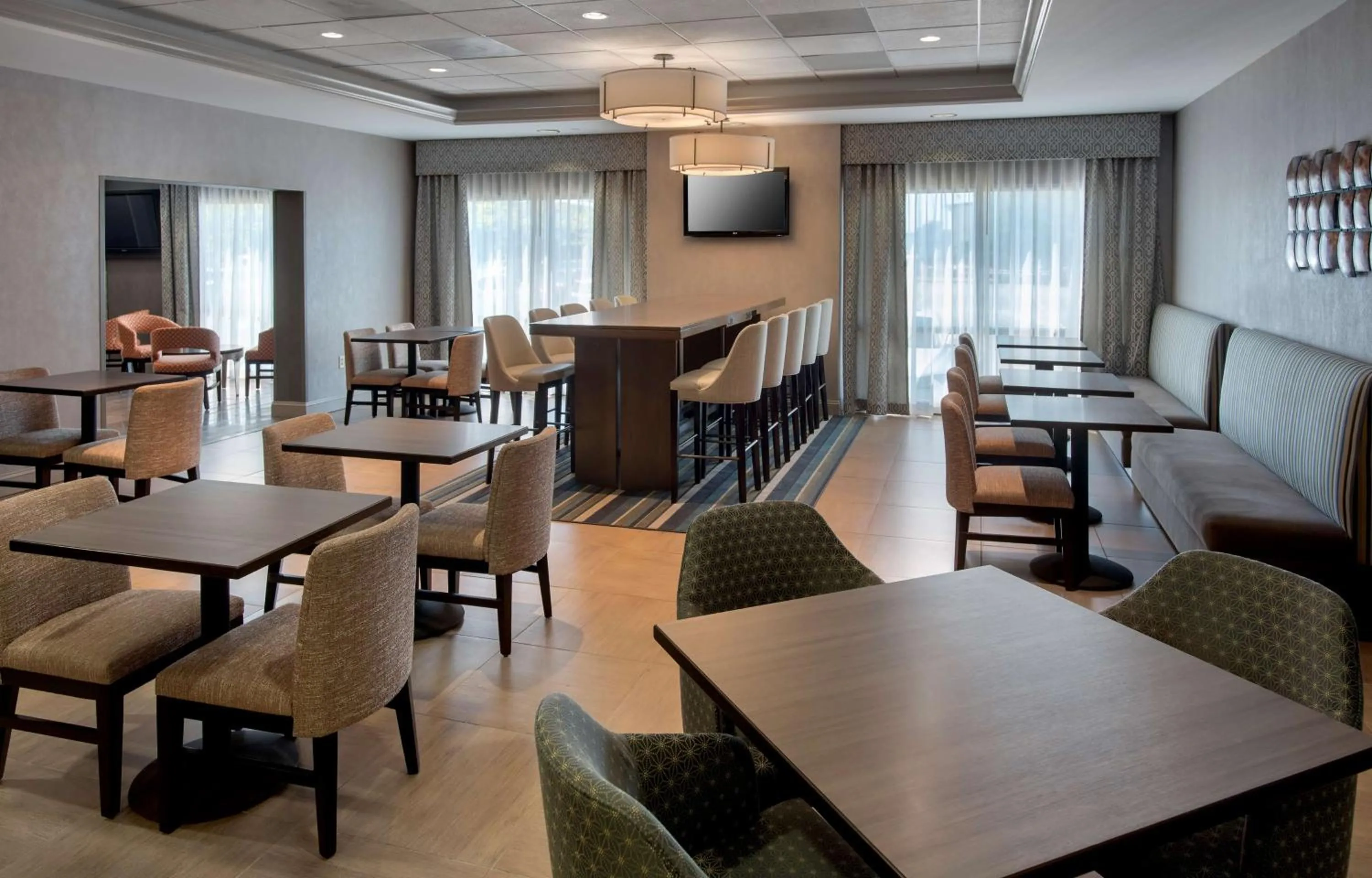 Restaurant/places to eat in Hampton Inn Boston Logan Airport
