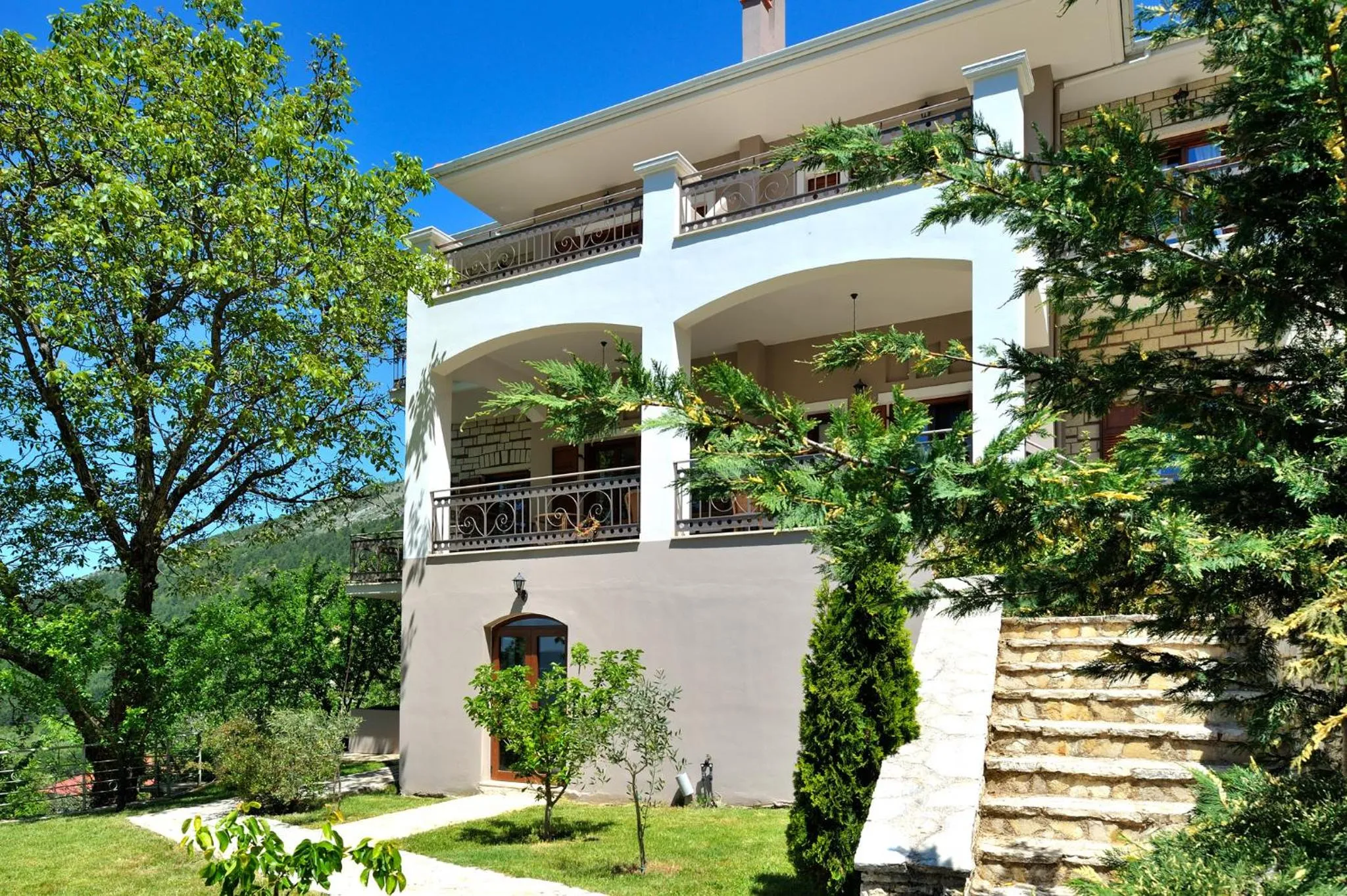 Facade/entrance in Konitsa Mountain Hotel