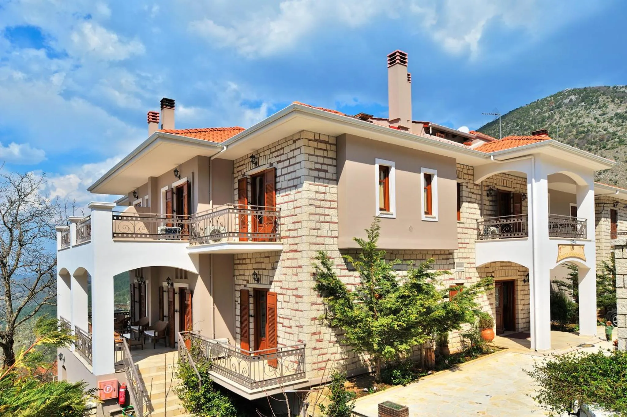 Facade/entrance in Konitsa Mountain Hotel