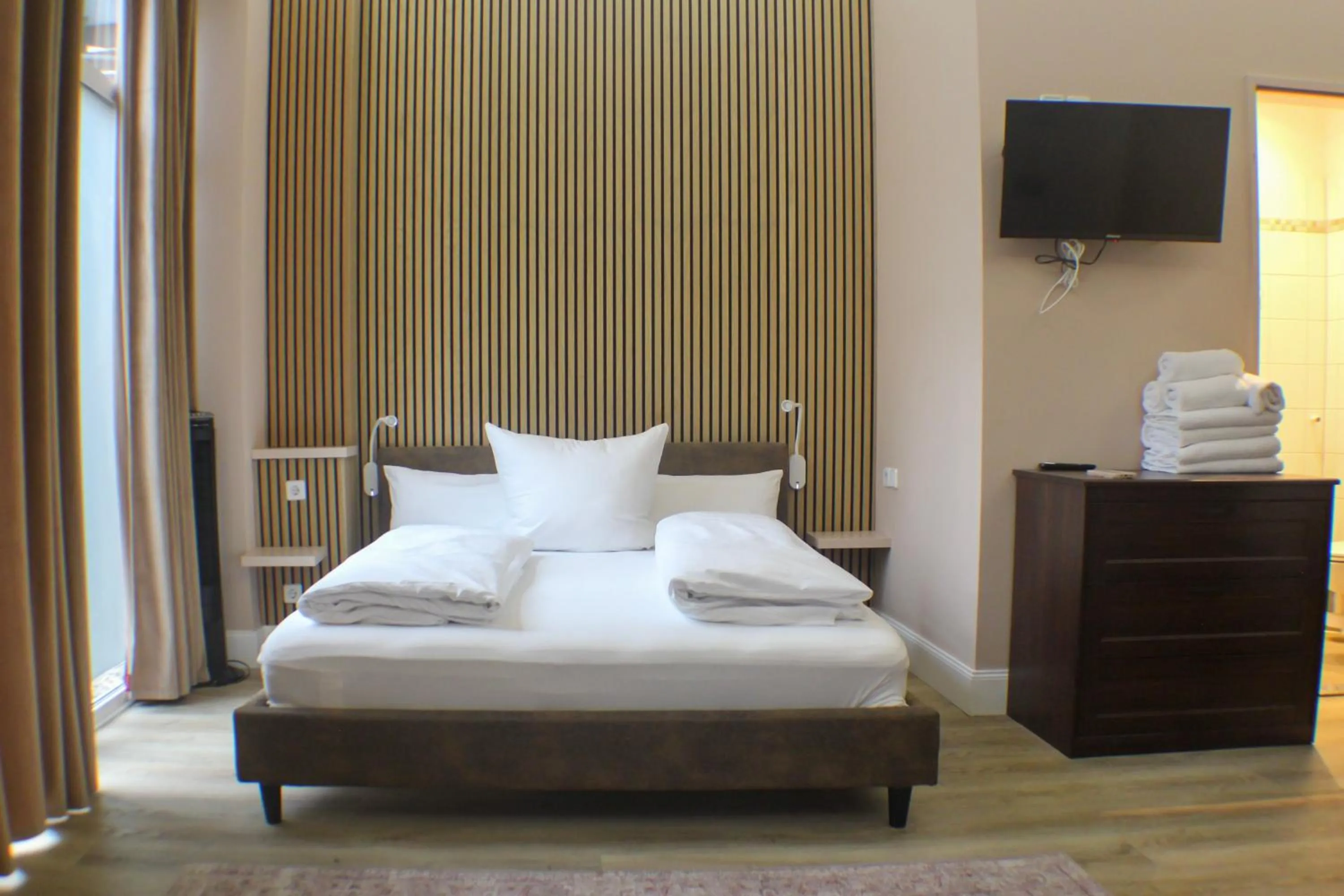 Bed in Nu Wave Hotel Berlin - Digital Check-In 2025