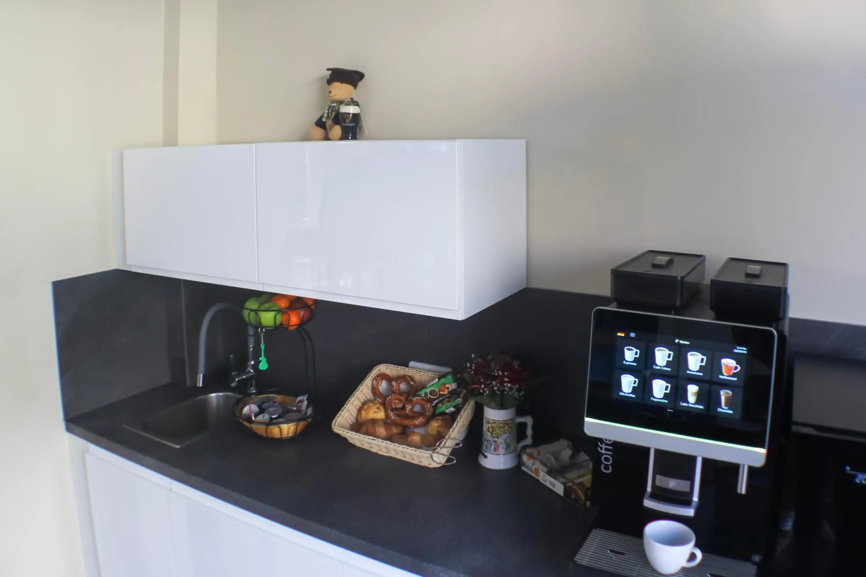 Coffee/tea facilities in Nu Wave Hotel Berlin - Digital Check-In 2025