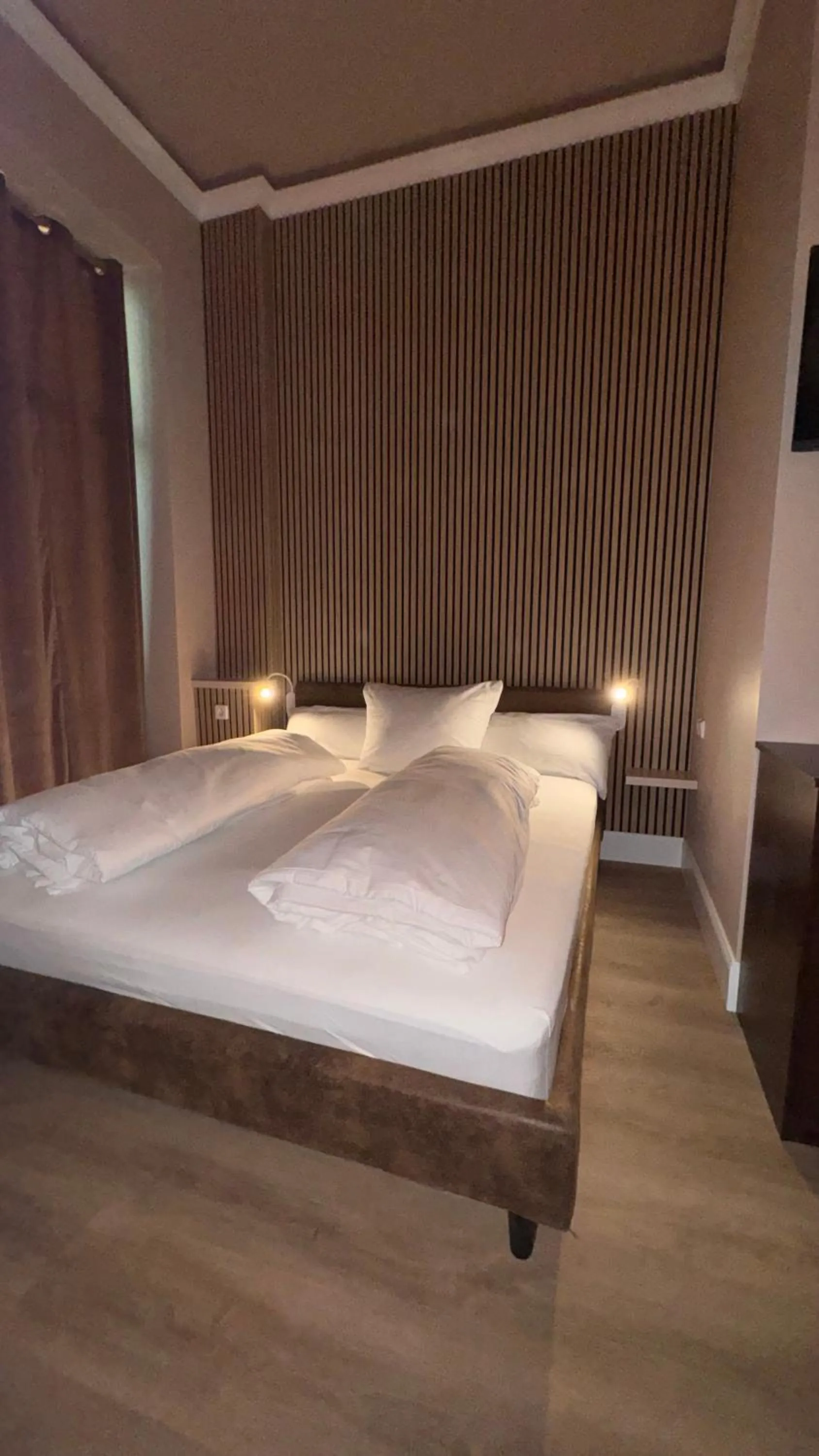 Bed in Nu Wave Hotel Berlin - Digital Check-In 2025