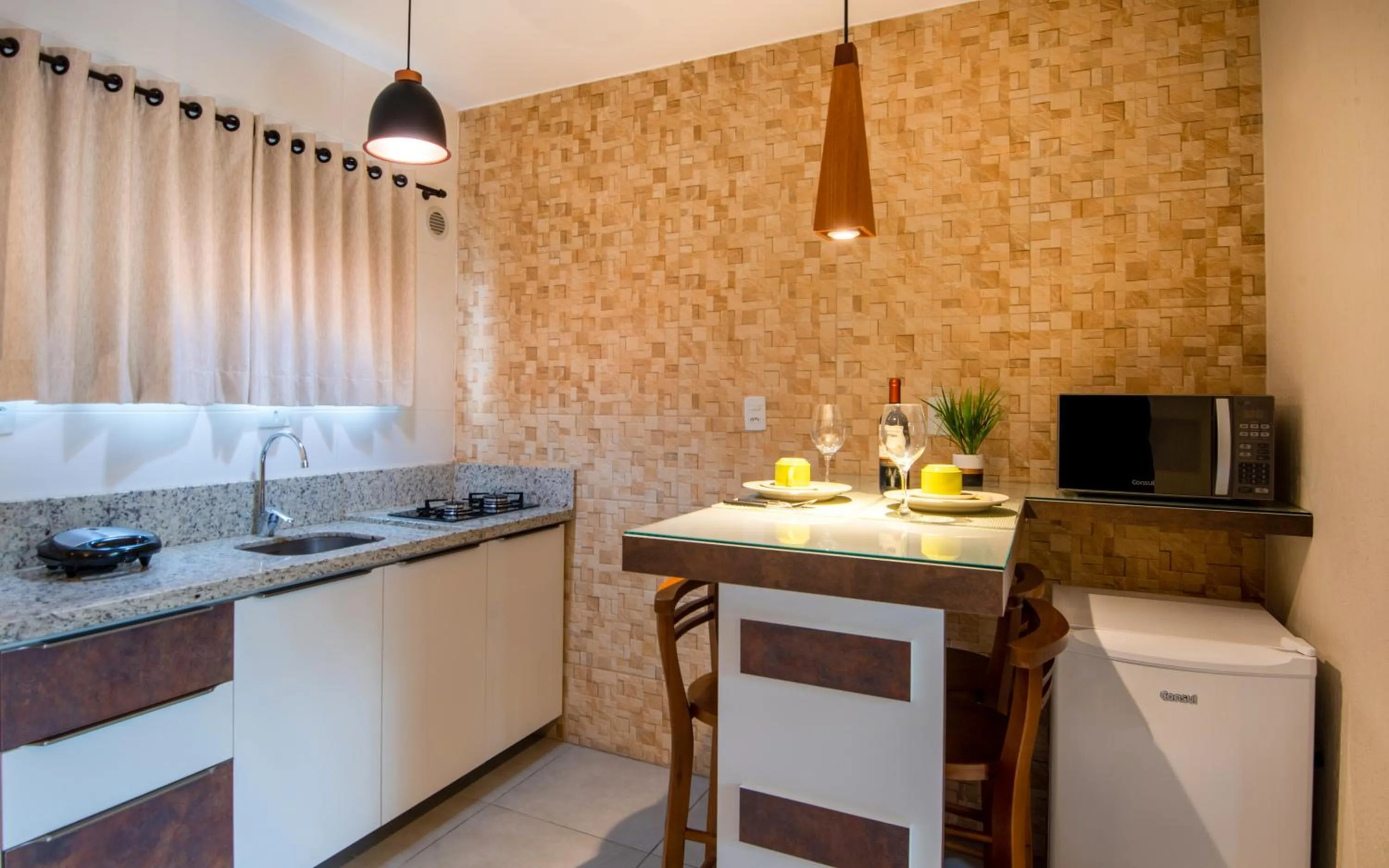 Communal kitchen in Pousada Rosa Karioka - Praia do Rosa