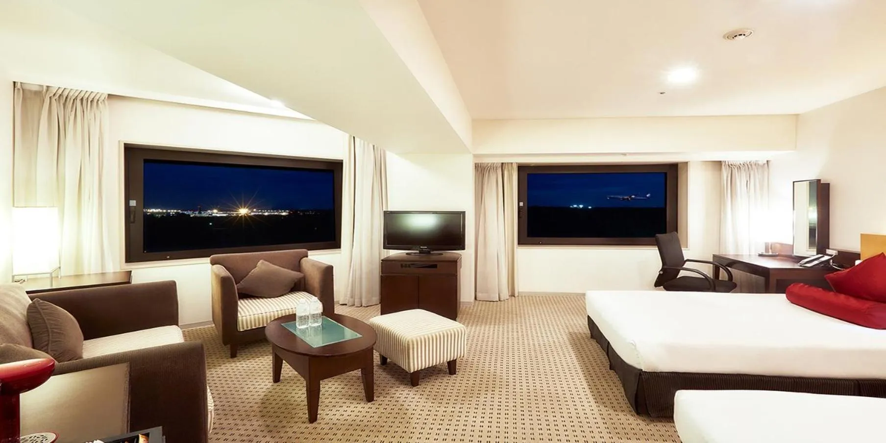 Photo of the whole room, Bed in ANA Crowne Plaza Narita by IHG