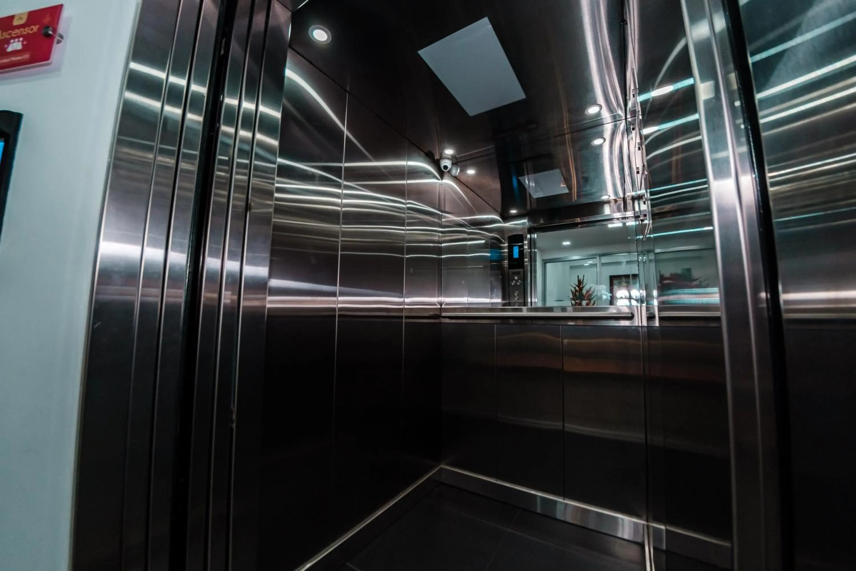 elevator in Hotel Portal Del Norte