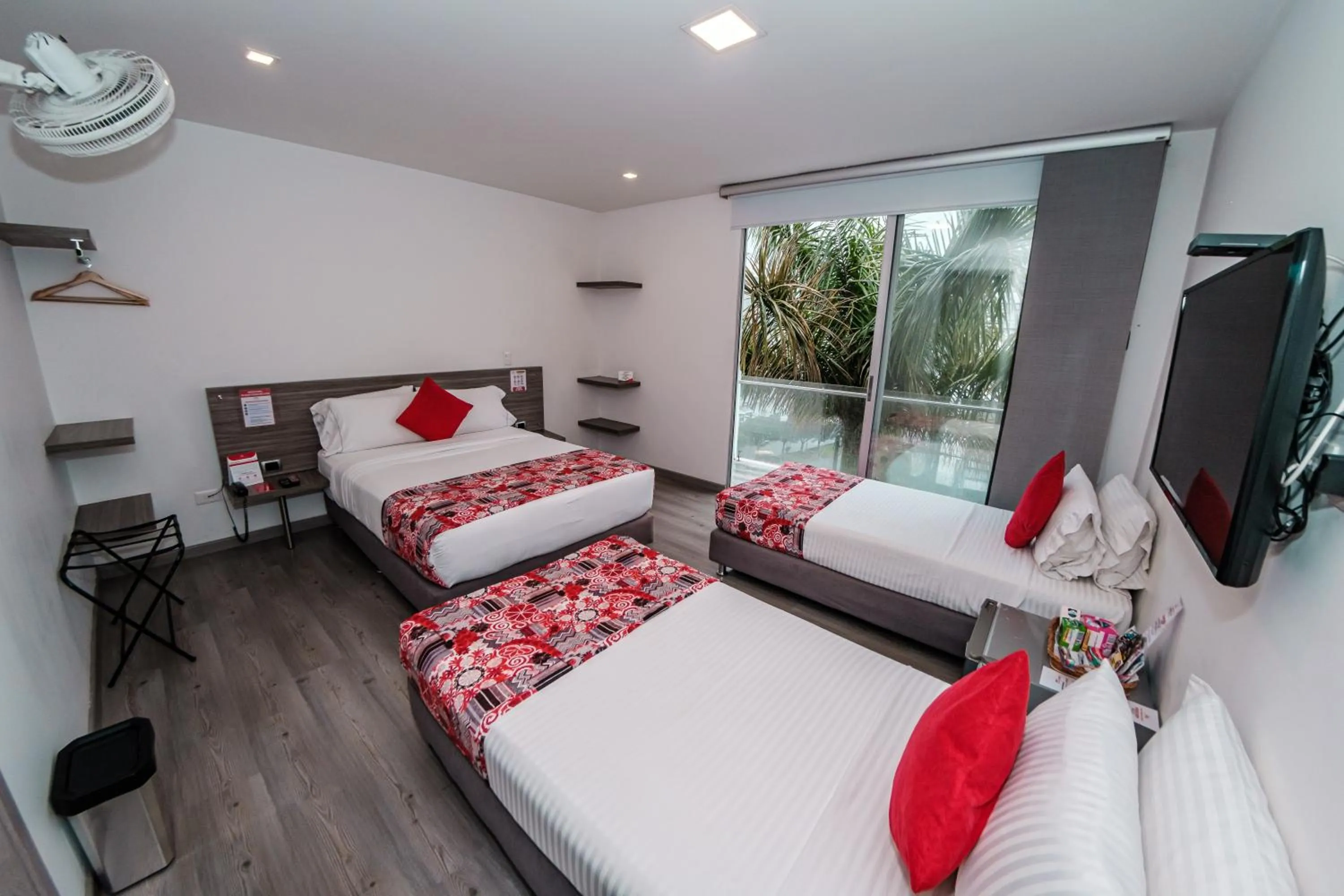 TV and multimedia in Hotel Portal Del Norte