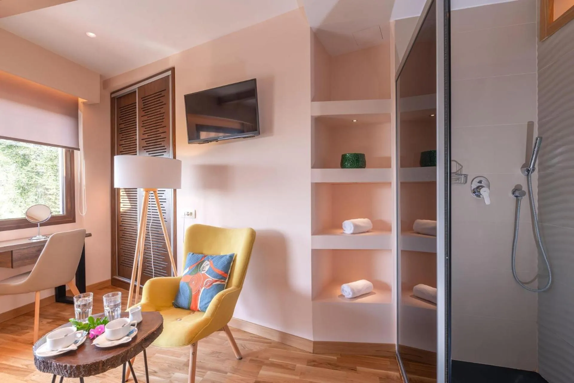 Communal lounge/ TV room in Panorama Exclusive Suites