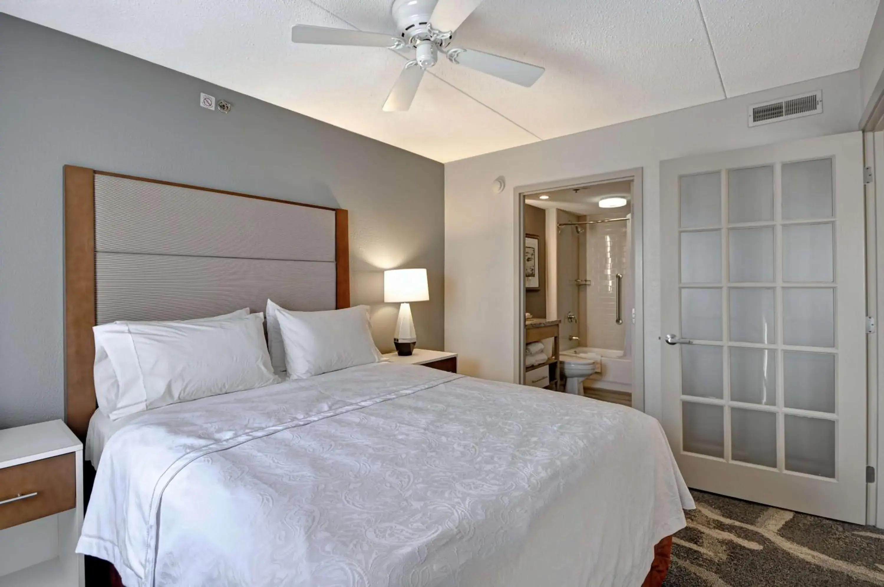 Bed in Homewood Suites by Hilton Boston - Peabody Bed in Homewood Suites by Hilton Boston - Peabody