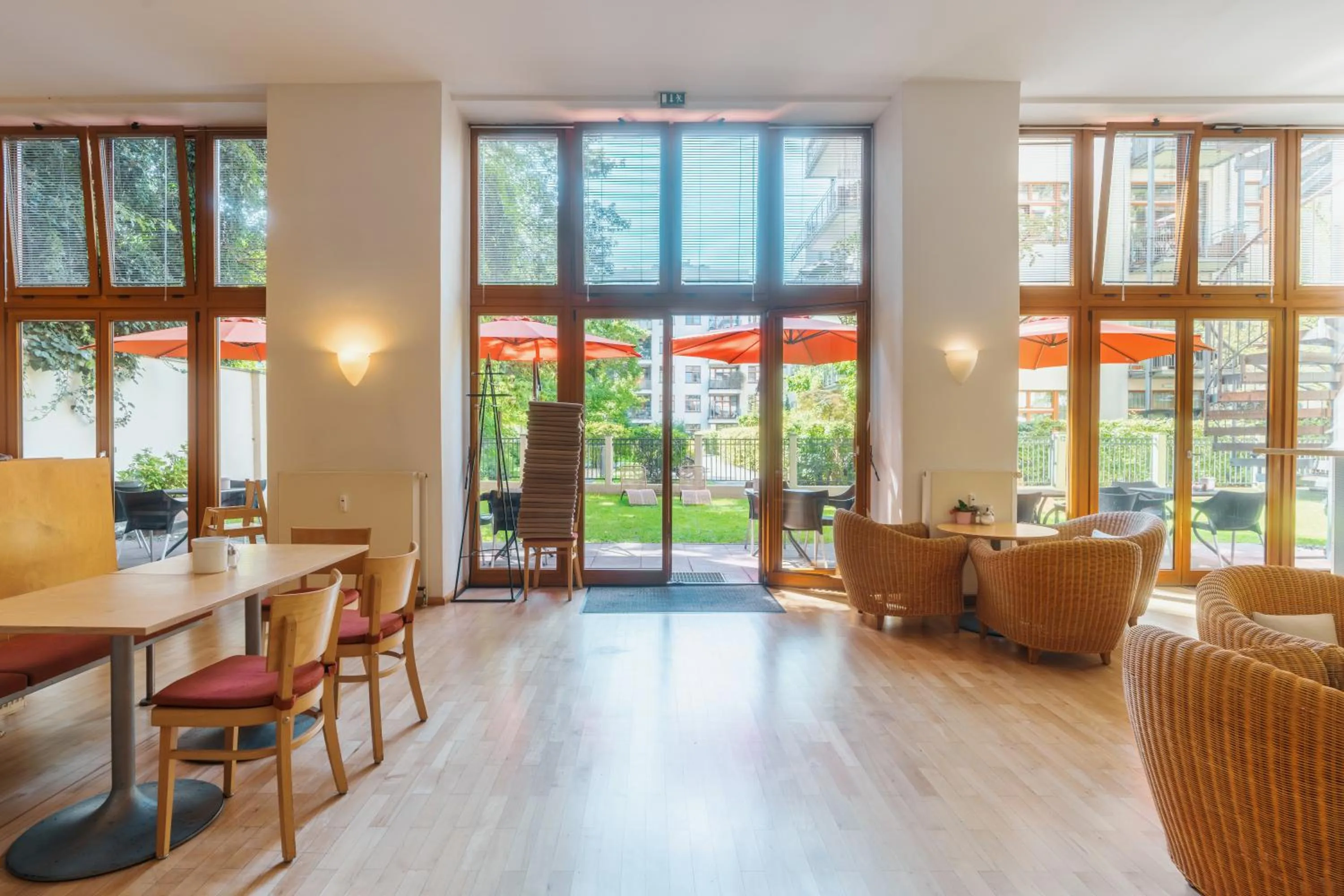 Restaurant/places to eat in Hotel 26