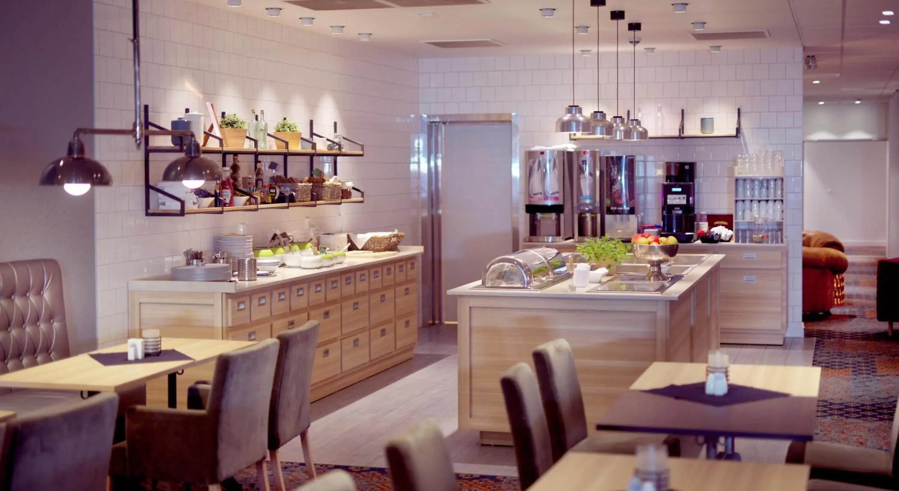 Restaurant/places to eat in Home Hotel Astoria Restaurant/places to eat in Home Hotel Astoria