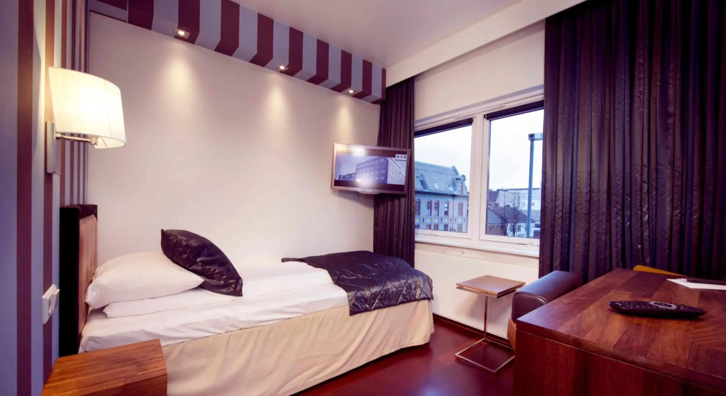 Bed in Home Hotel Astoria Bed in Home Hotel Astoria