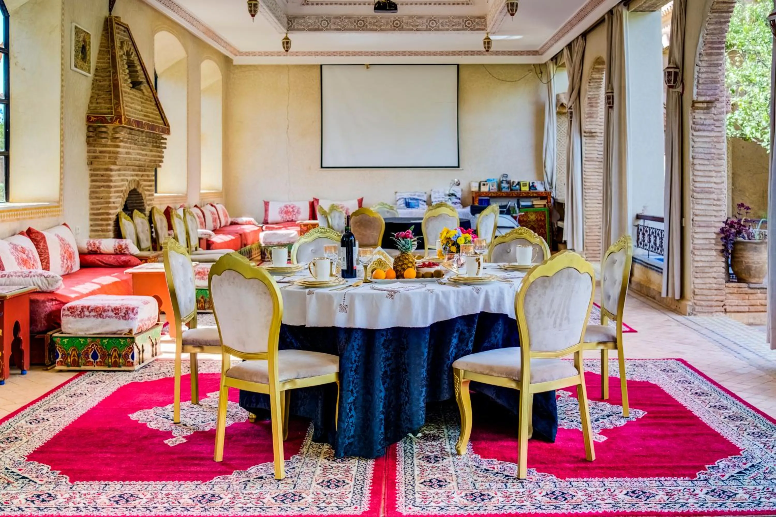 Restaurant/places to eat in Riad Jnane Ines