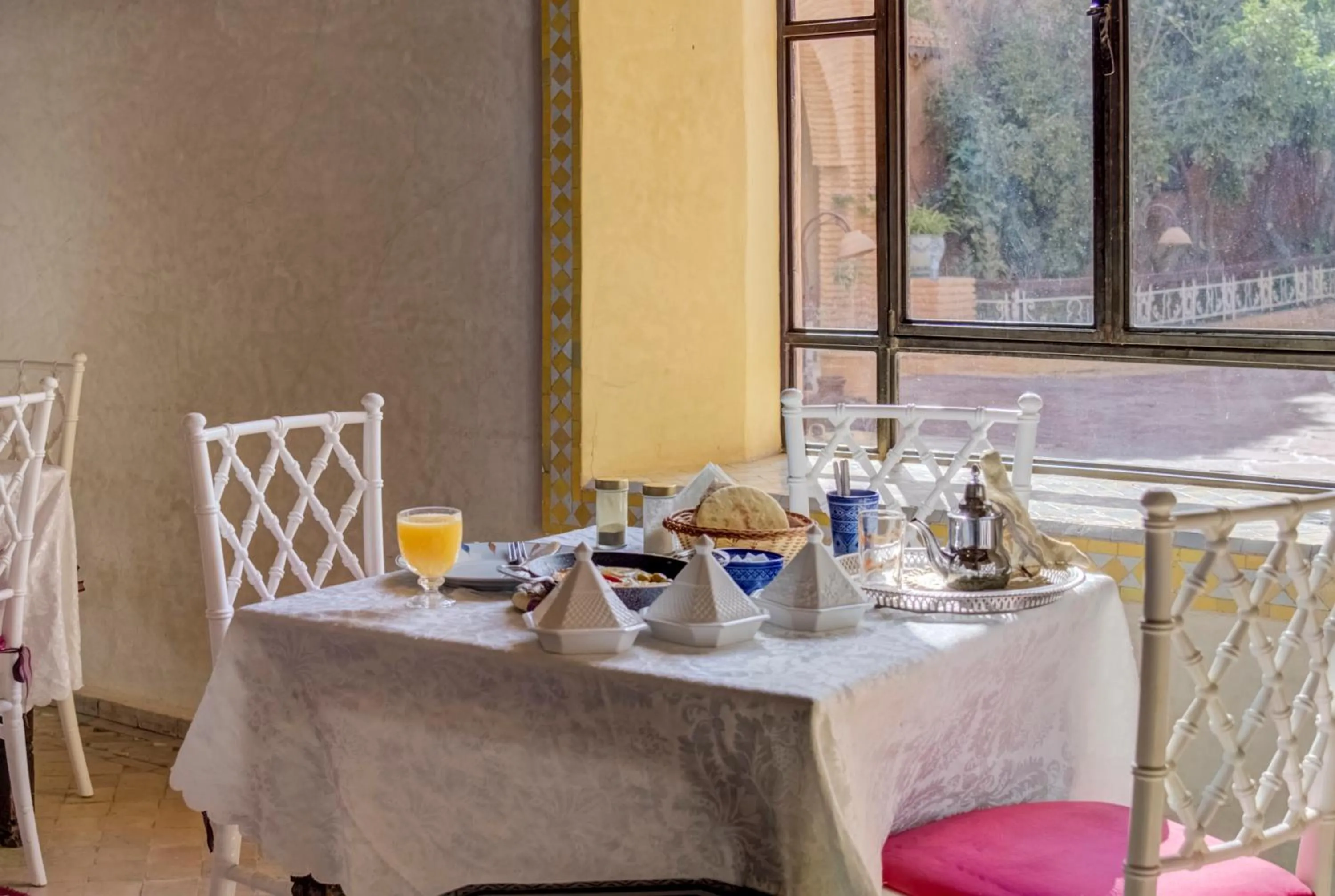 Restaurant/places to eat in Riad Jnane Ines