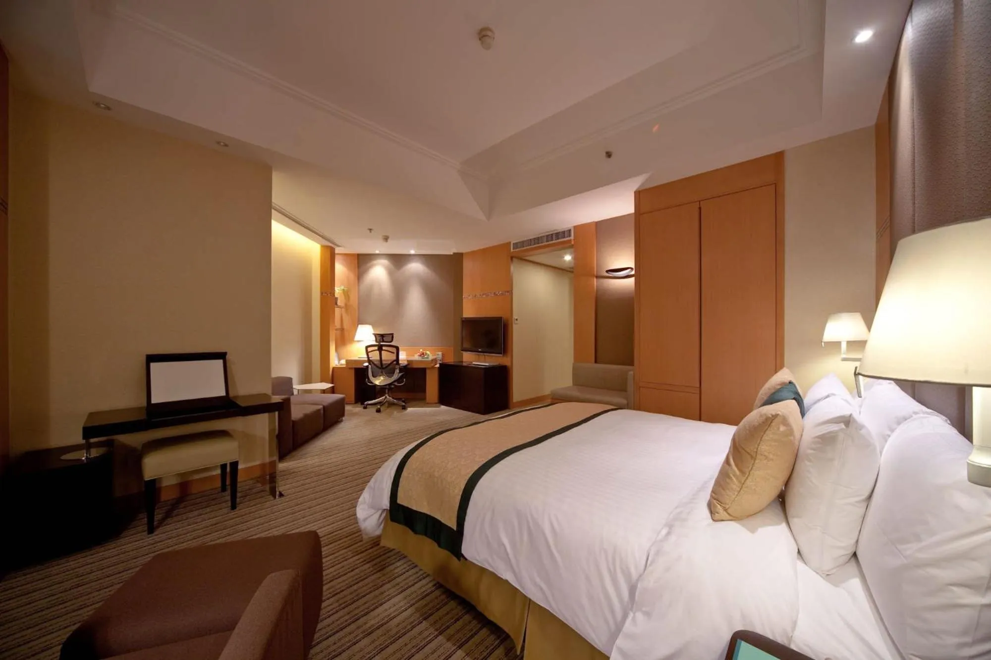 New World Shunde Hotel