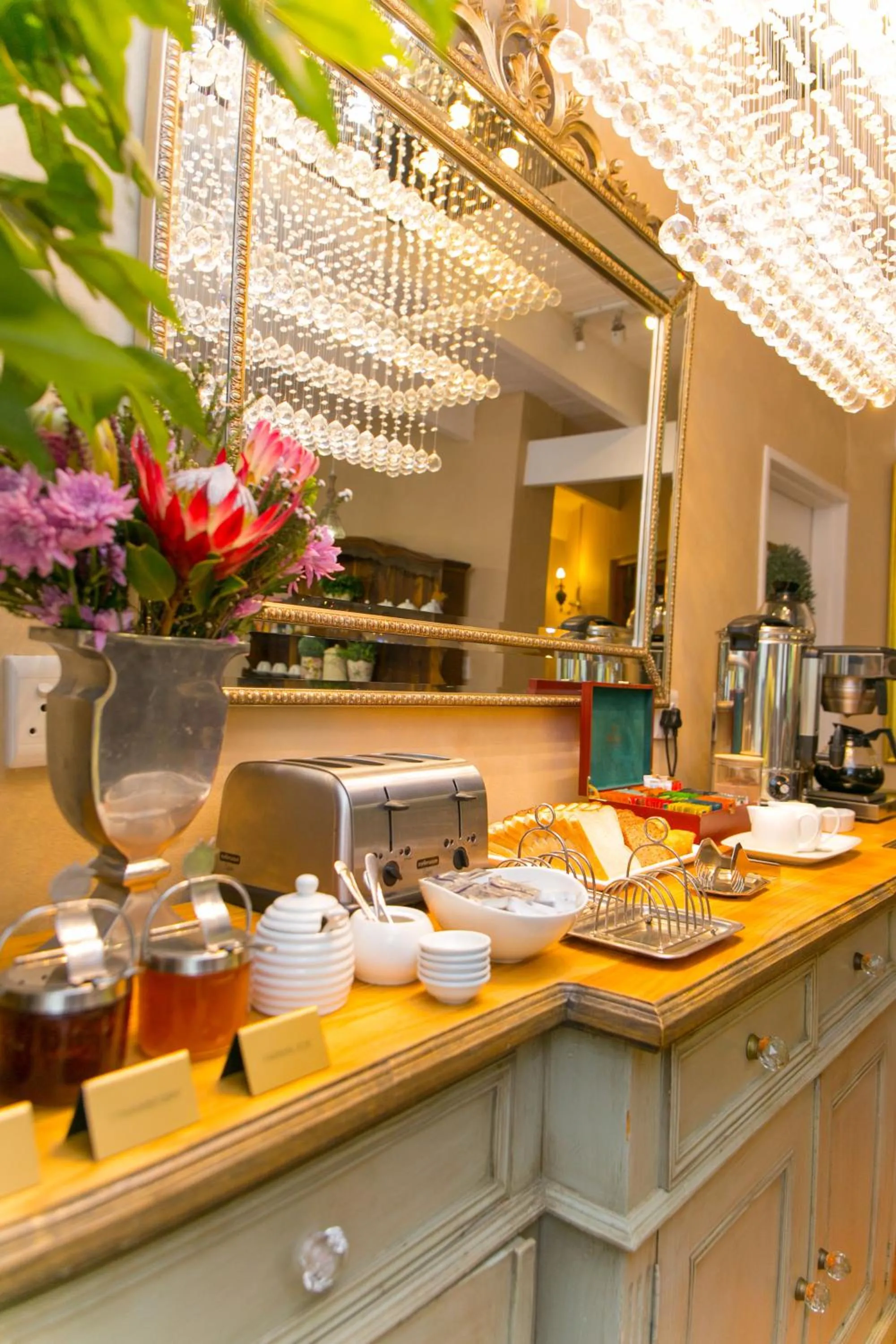 Buffet breakfast in Maison Chablis Guest House