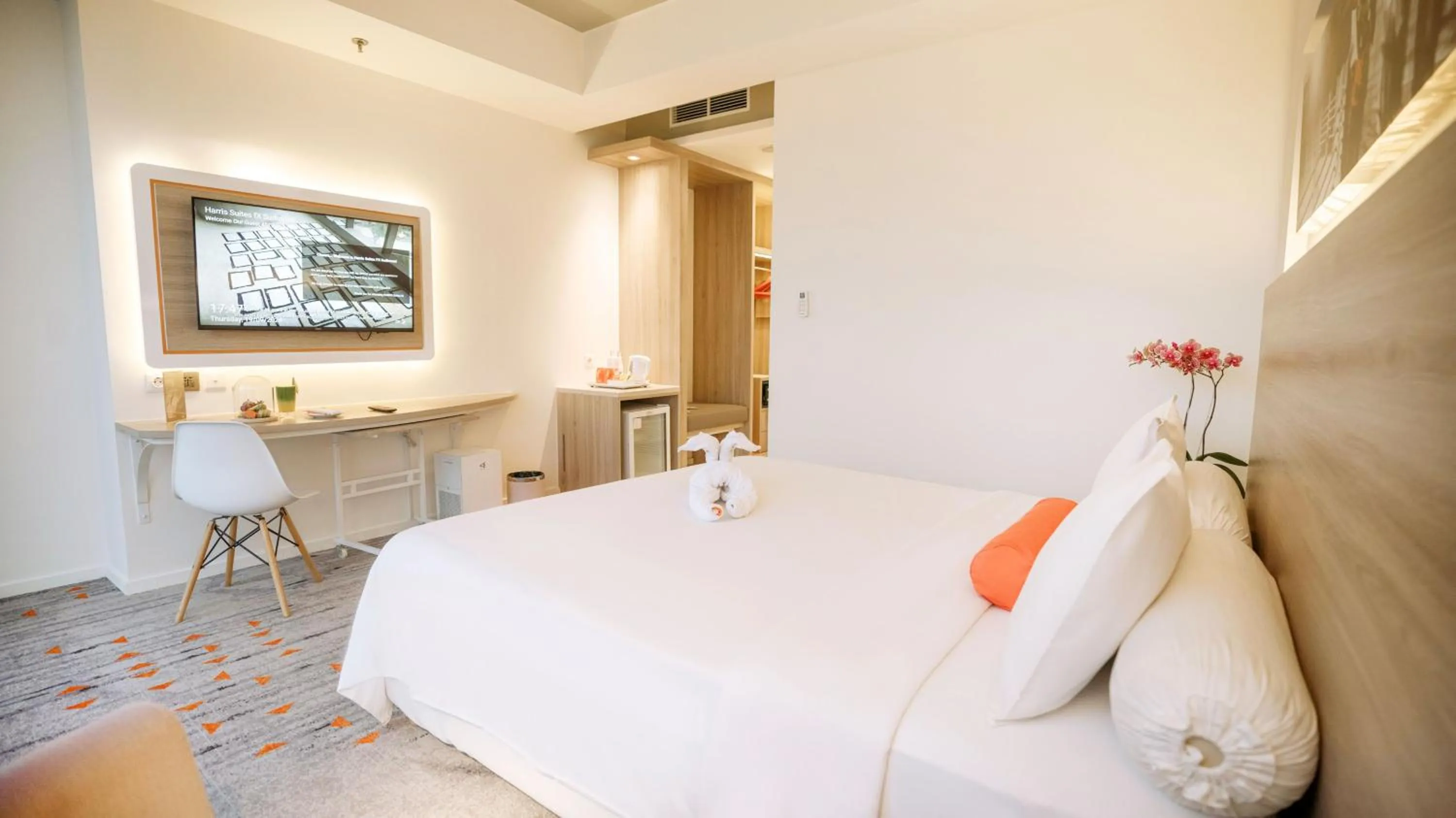 Bed in HARRIS Suites fx Sudirman