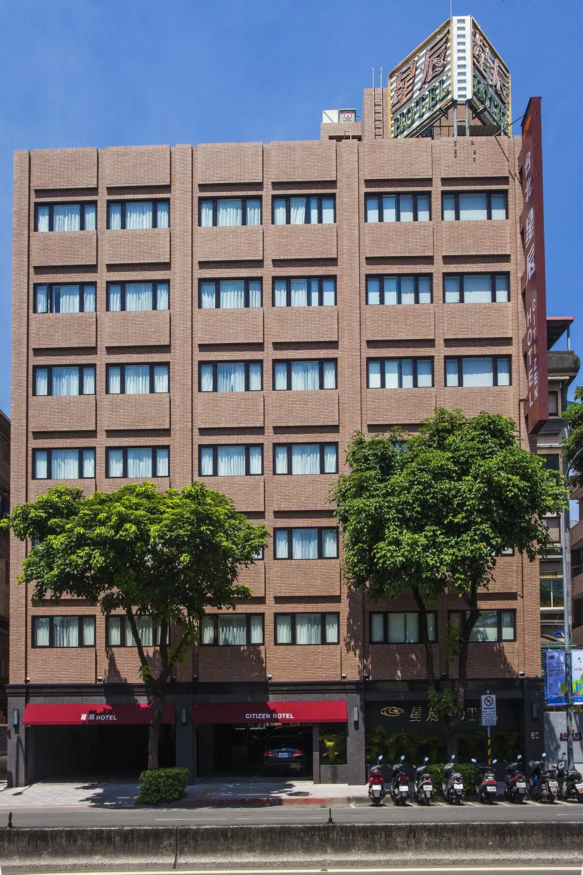 Facade/entrance in Citizen Hotel Facade/entrance in Citizen Hotel