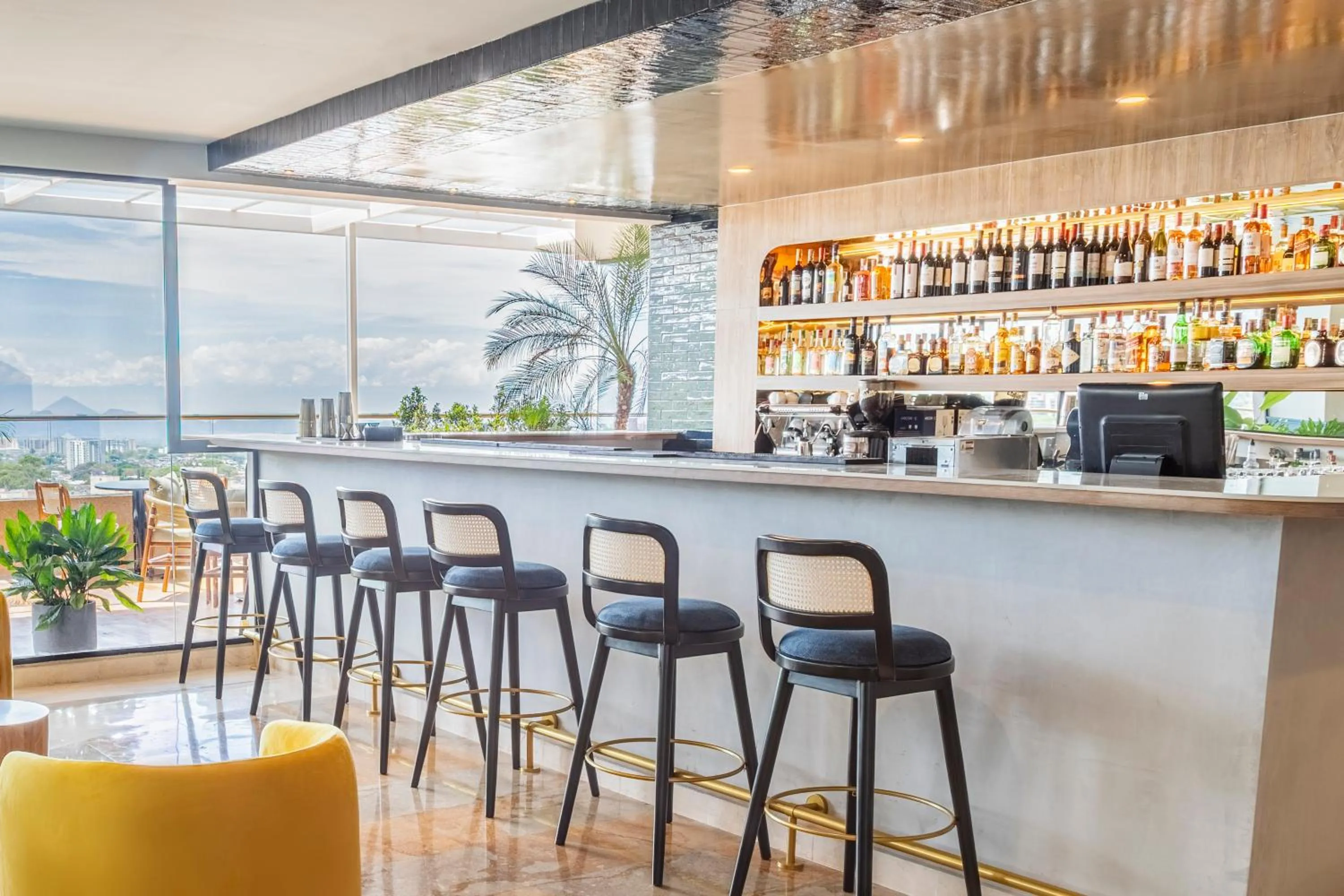 Lounge or bar in Sonesta Hotel Ibagué