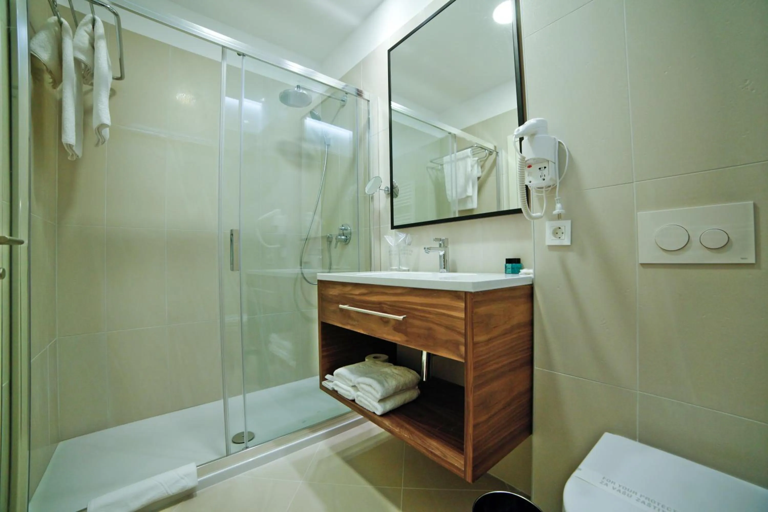 Shower in Hotel Korsal