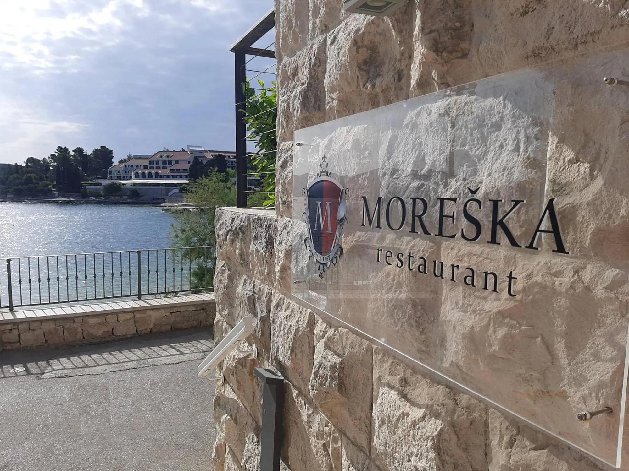 Facade/entrance in Hotel Korsal