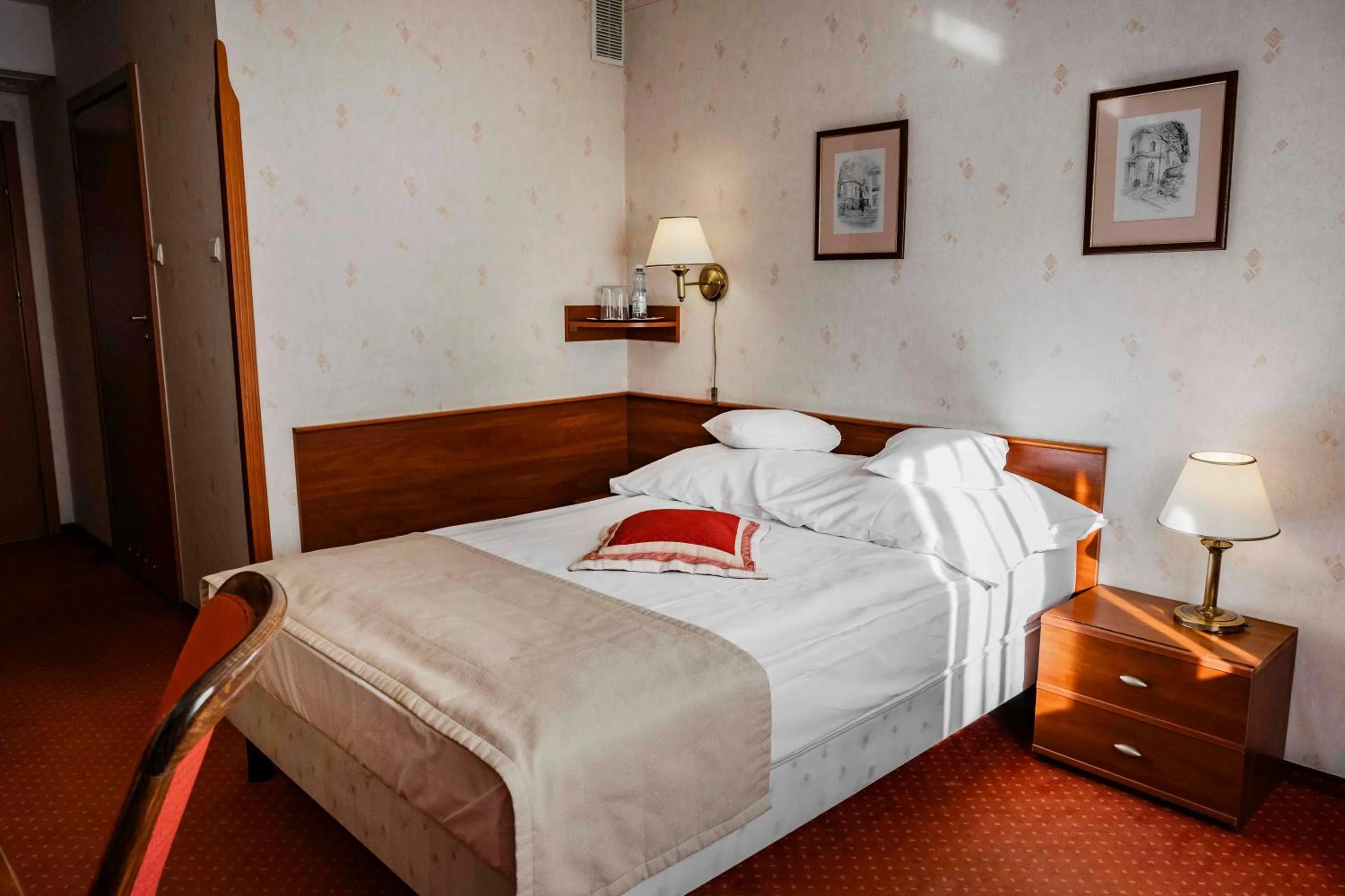 Property building, Bed in Hotel Basztowy