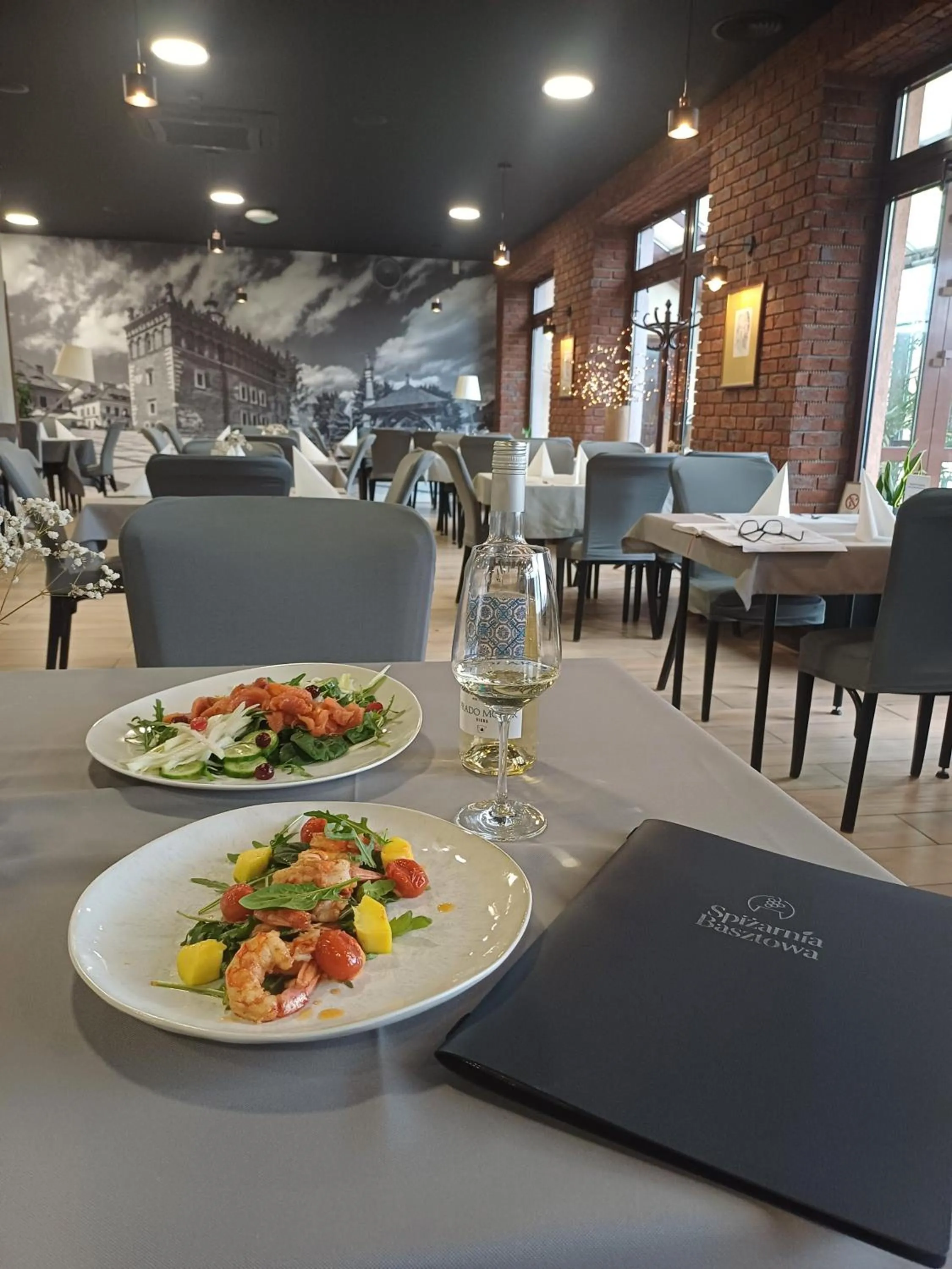 Restaurant/places to eat in Hotel Basztowy
